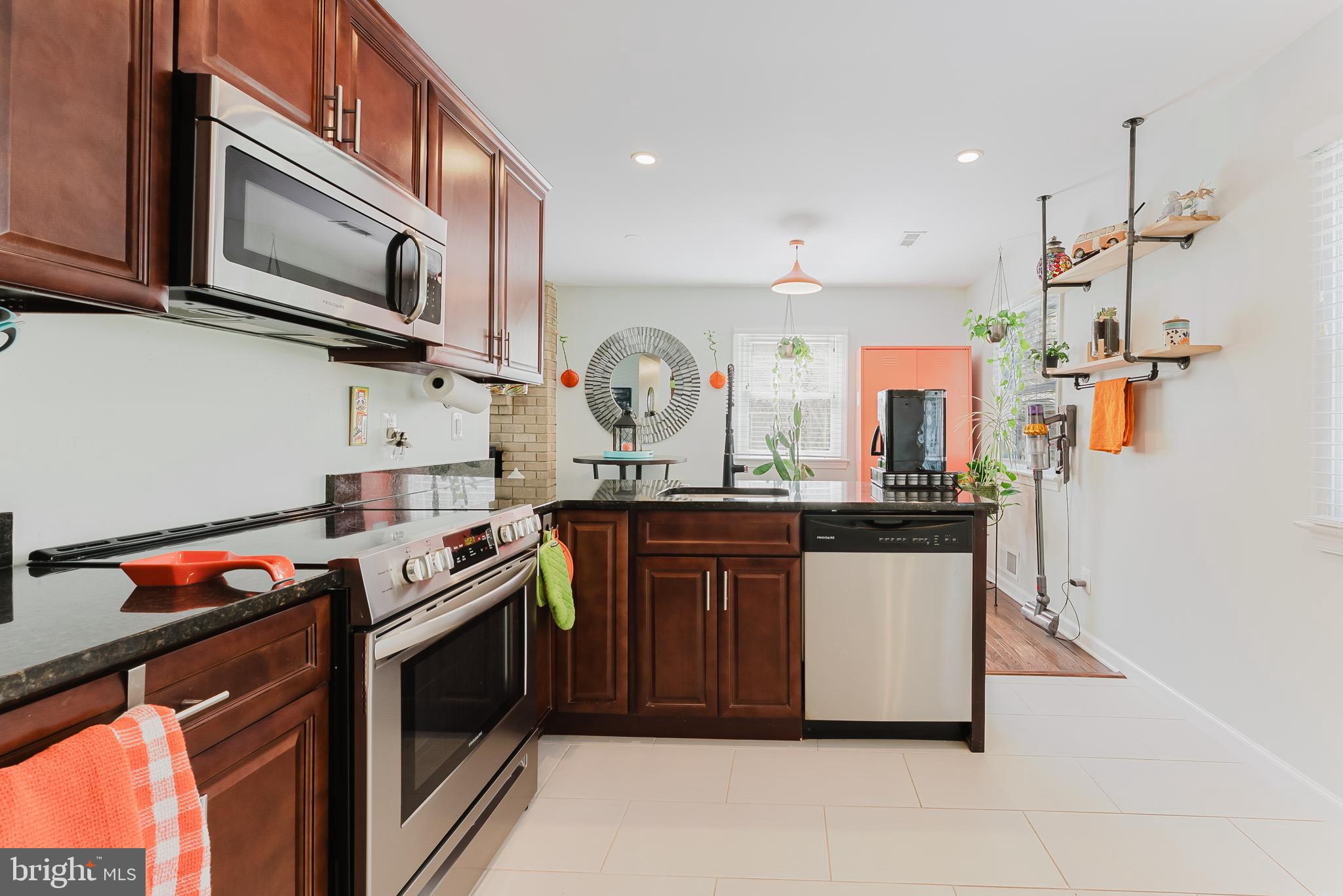 MAPLE HILL - Residential