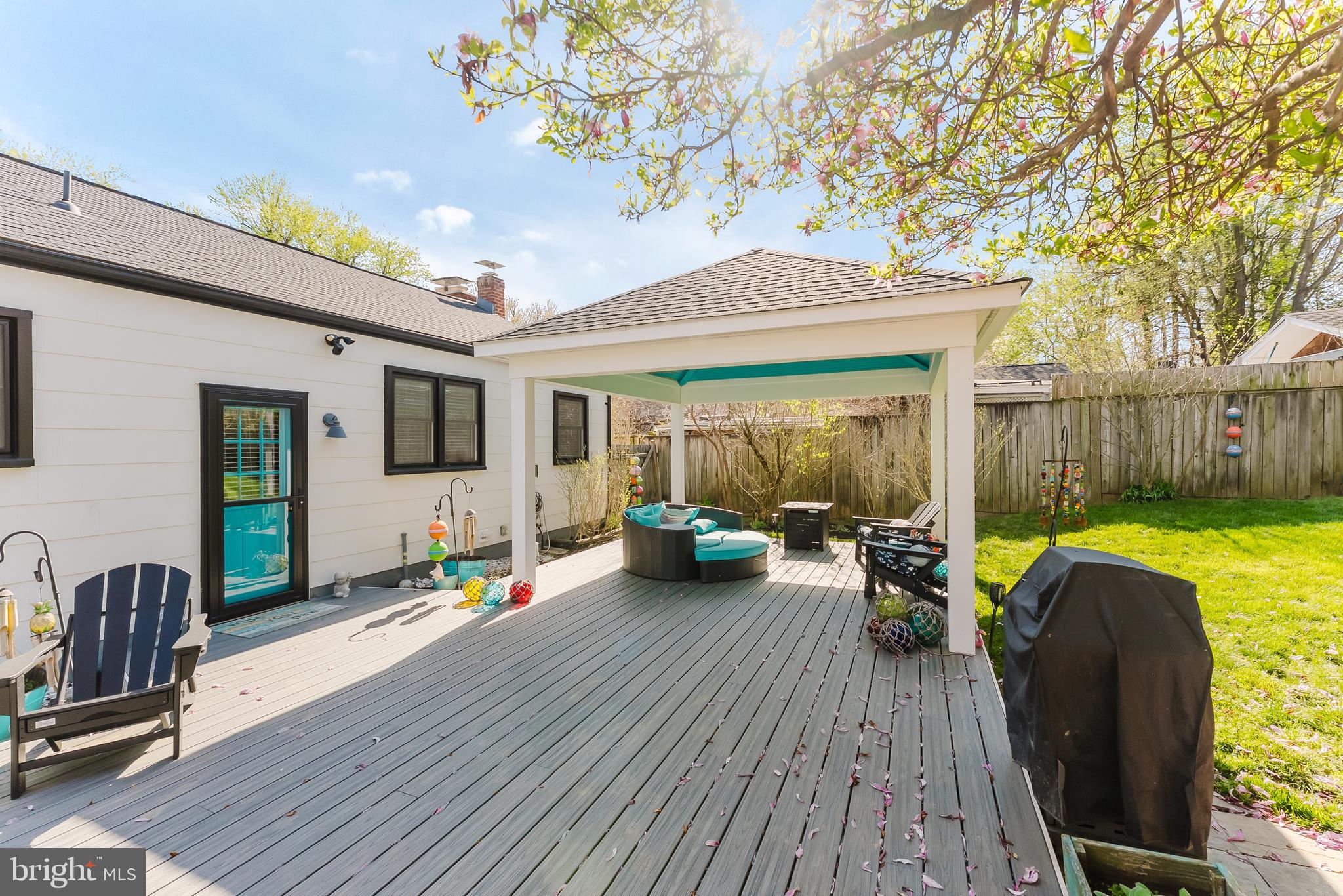 MAPLE HILL - Residential