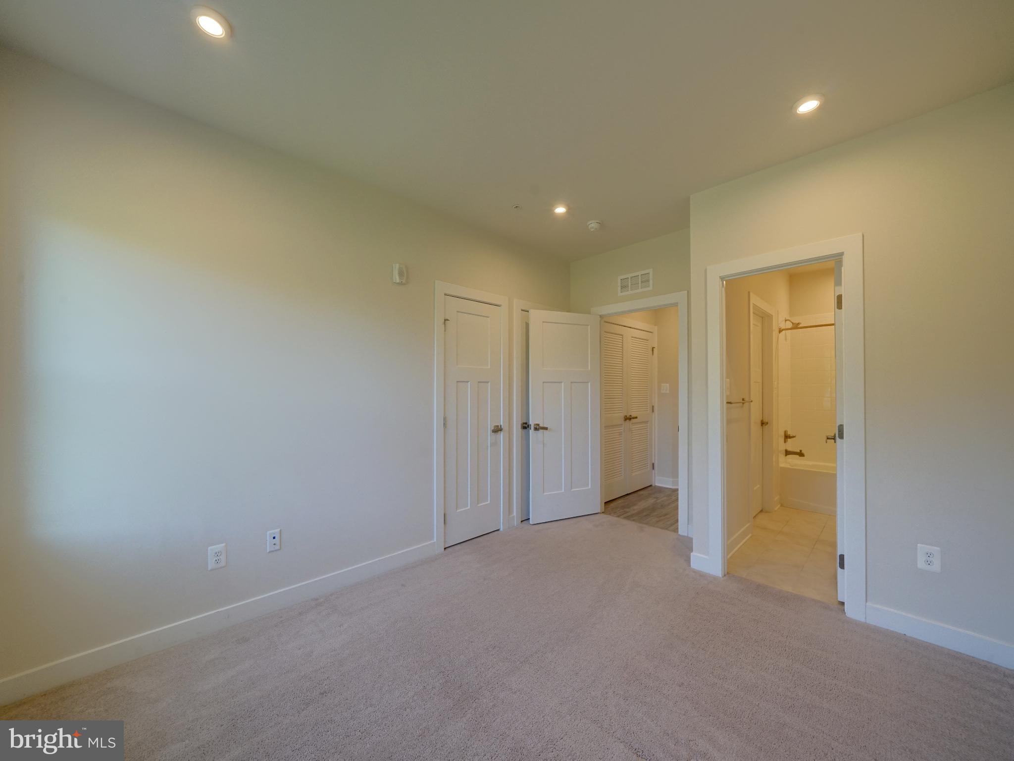 LAKE LINGANORE TOWN CENTER - Residential Lease