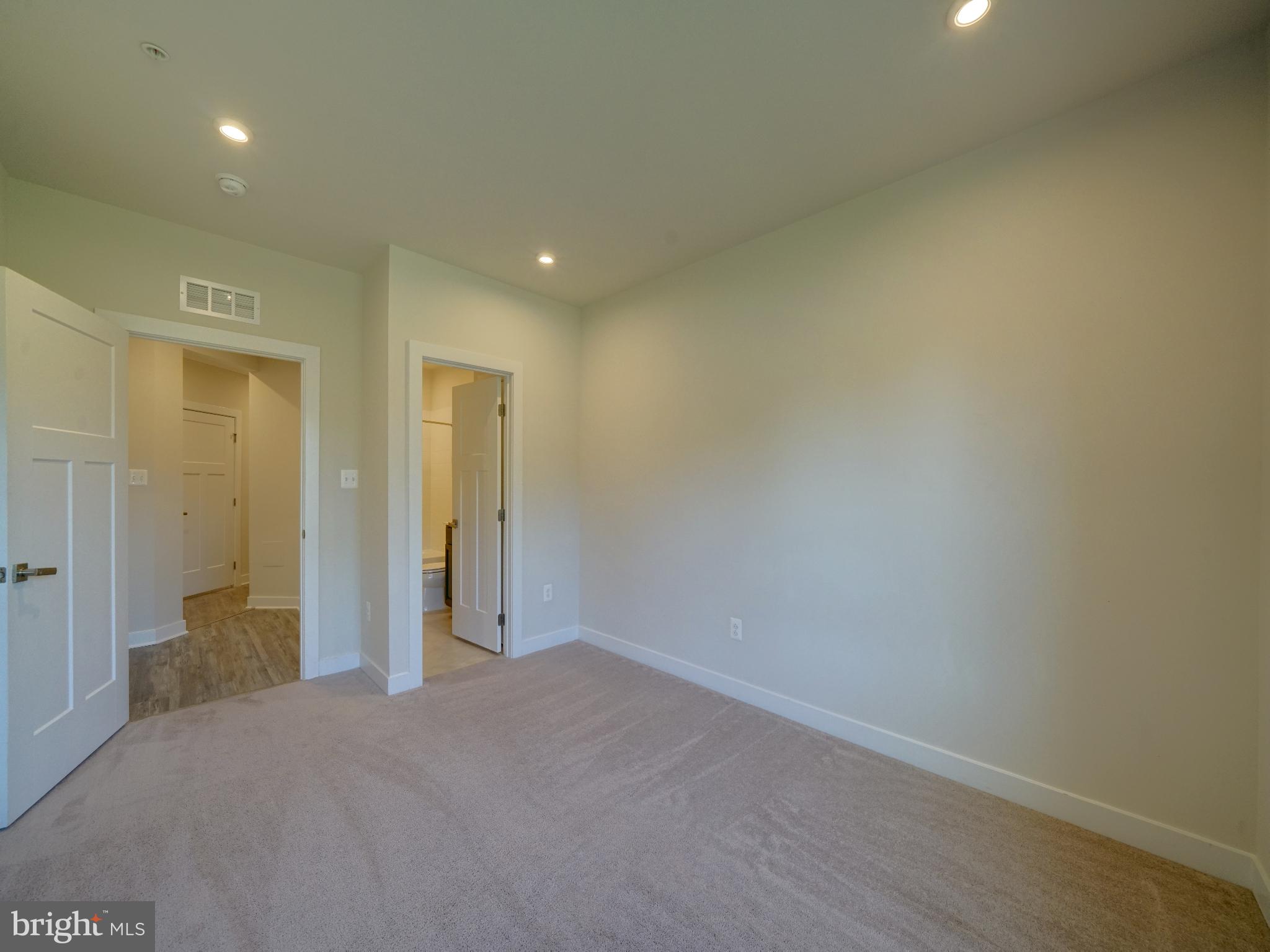 LAKE LINGANORE TOWN CENTER - Residential Lease