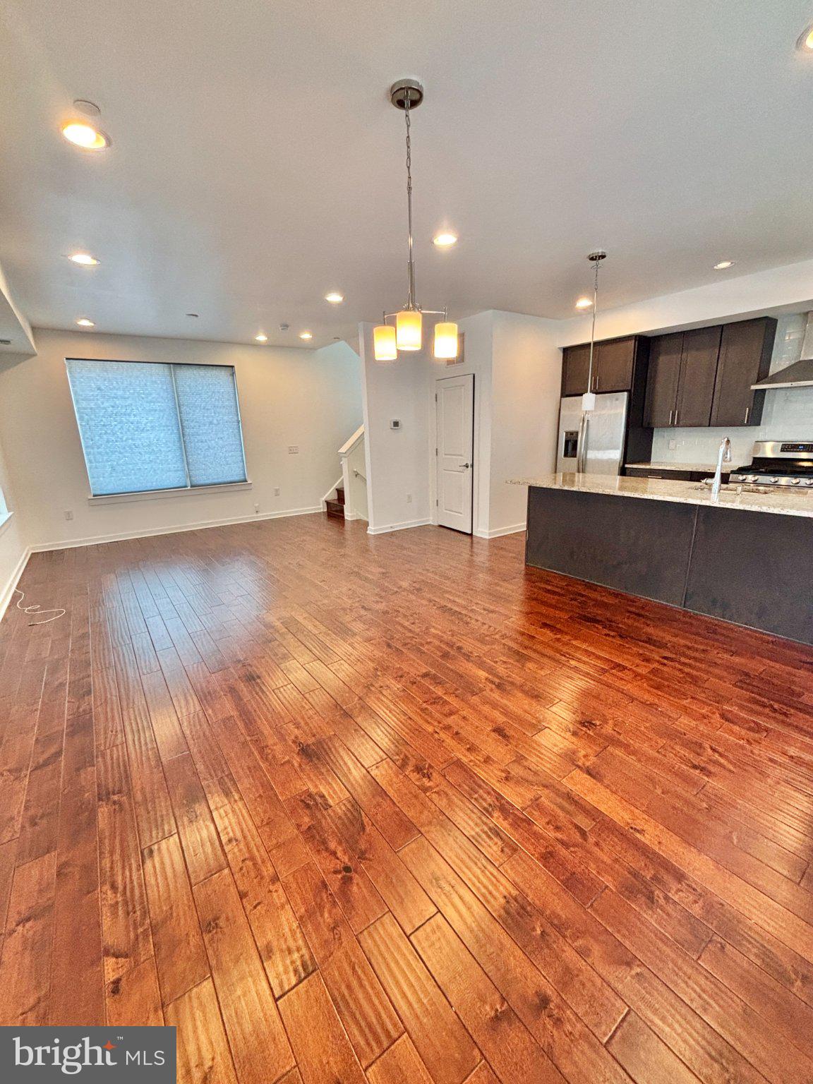 2122 KENSINGTON WALK