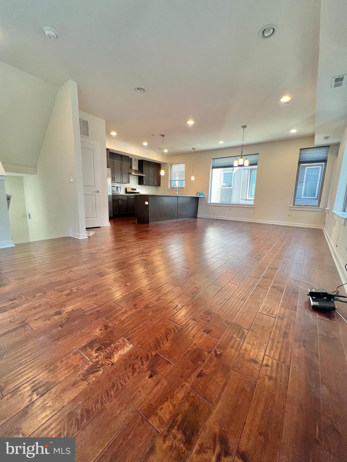 2122 KENSINGTON WALK