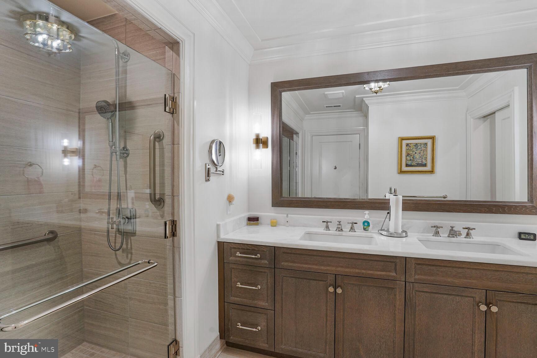 THE SIGNET - Residential