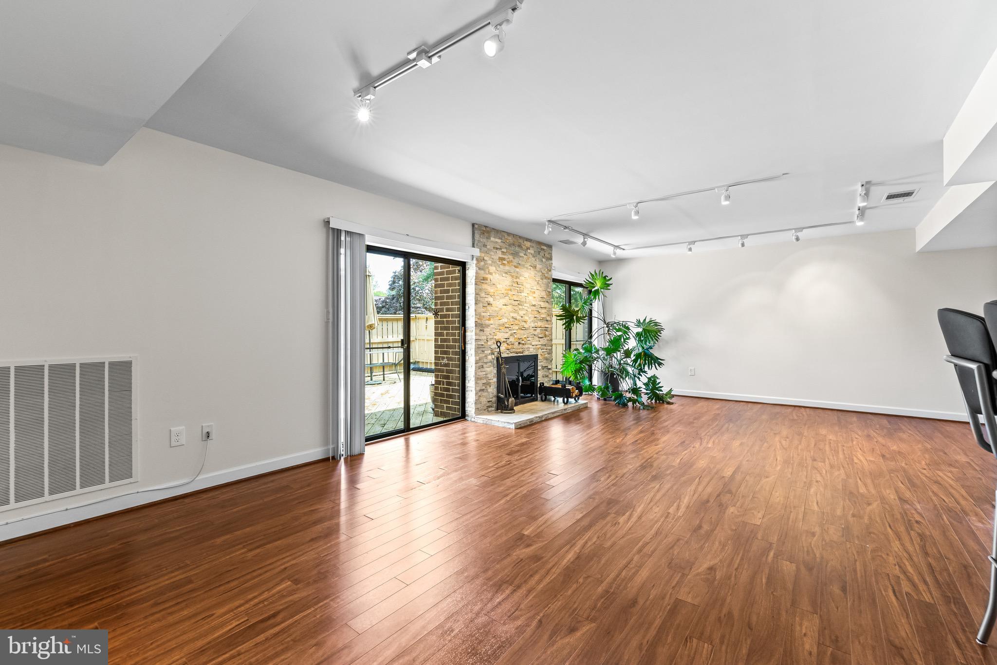 ANNEN WOODS - Residential