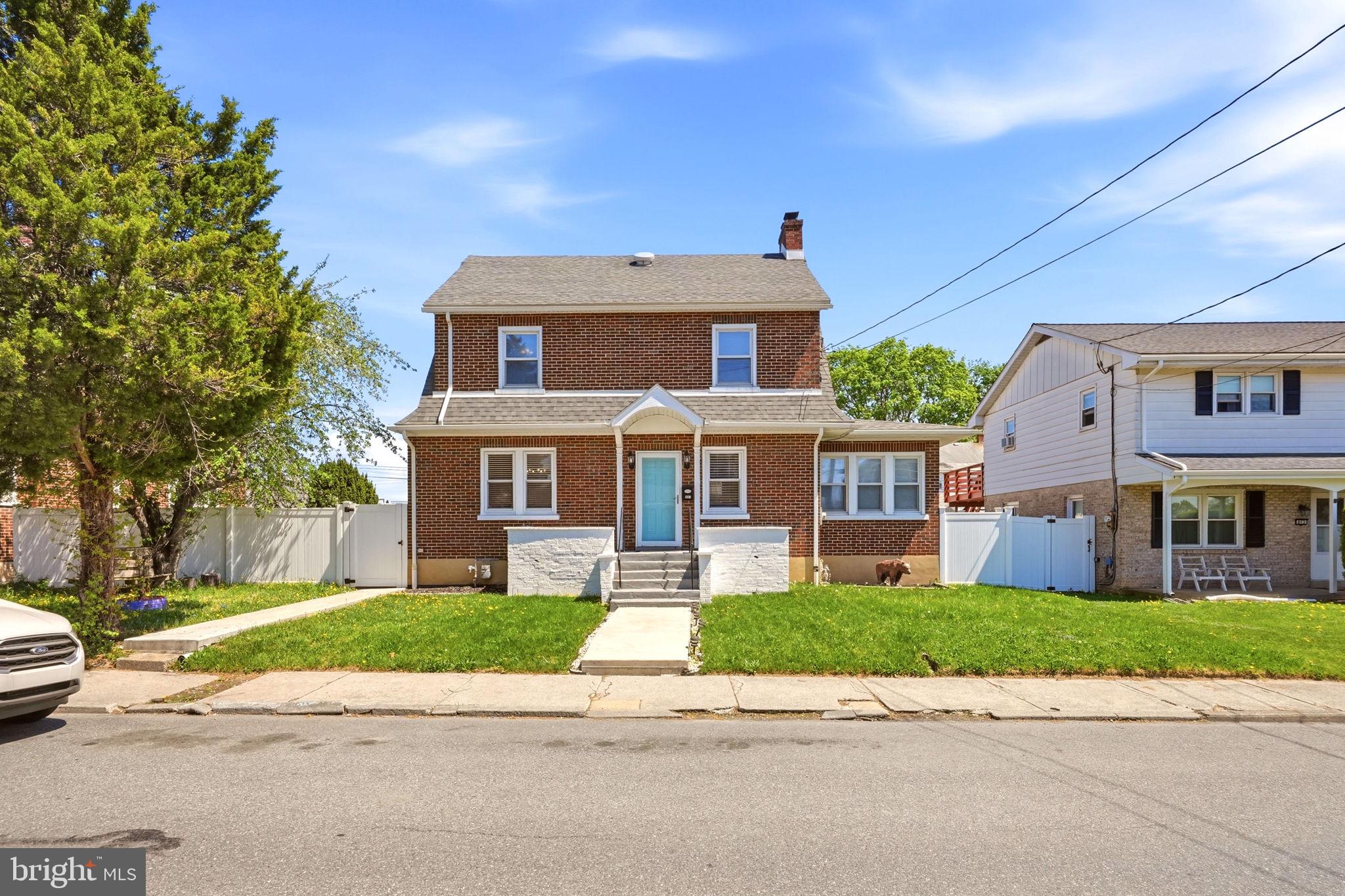 901 N WAHNETA STREET