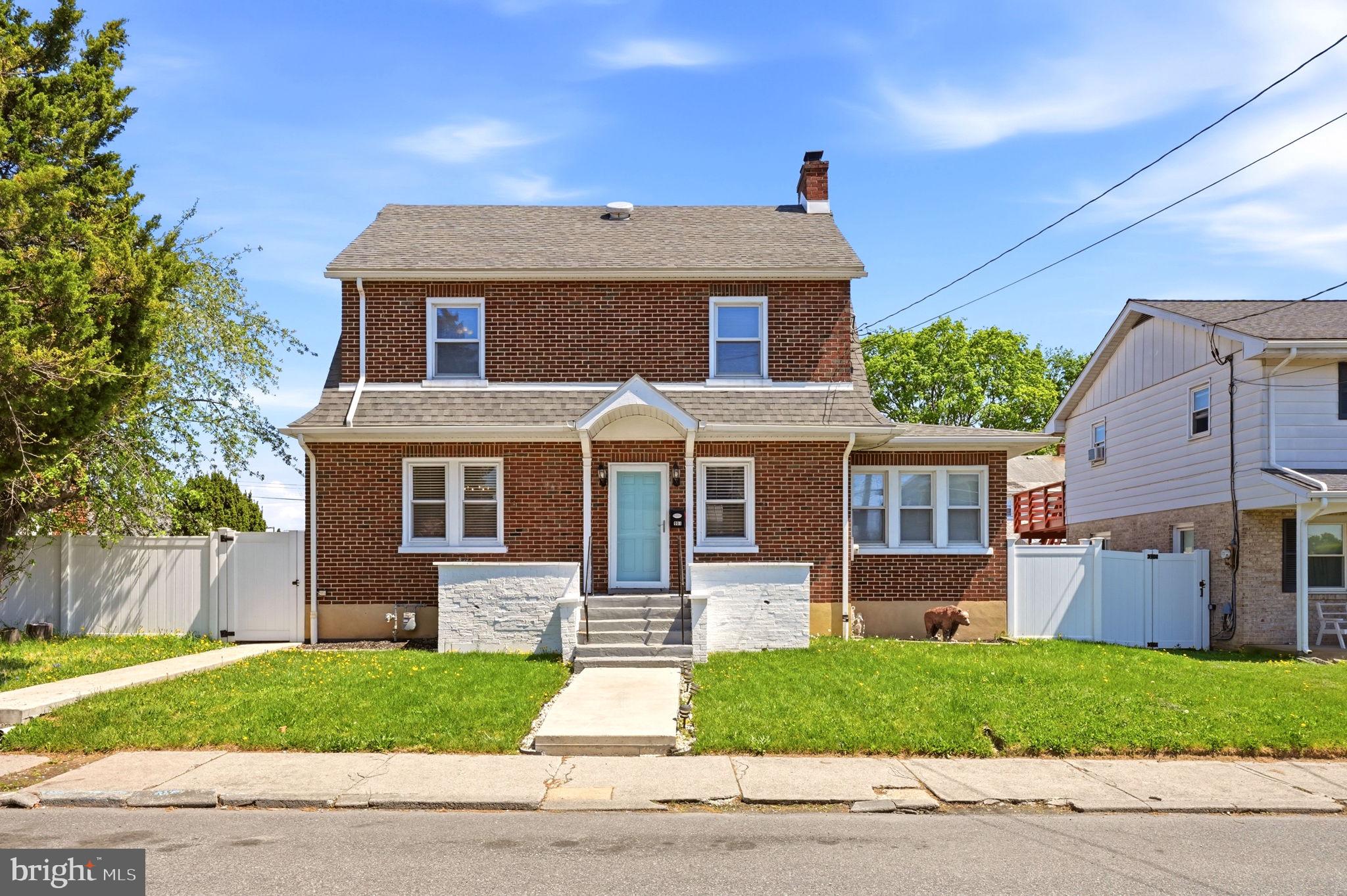 901 N WAHNETA STREET