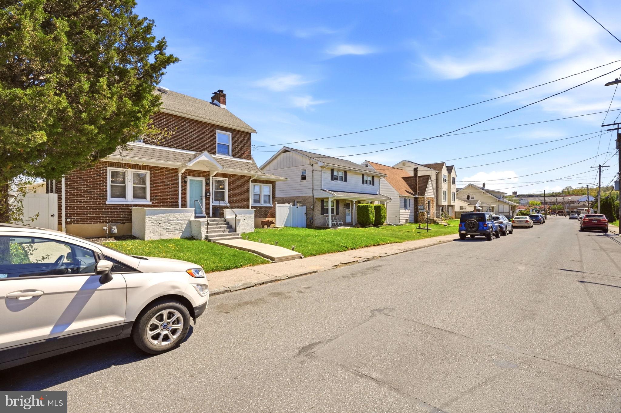 901 N WAHNETA STREET