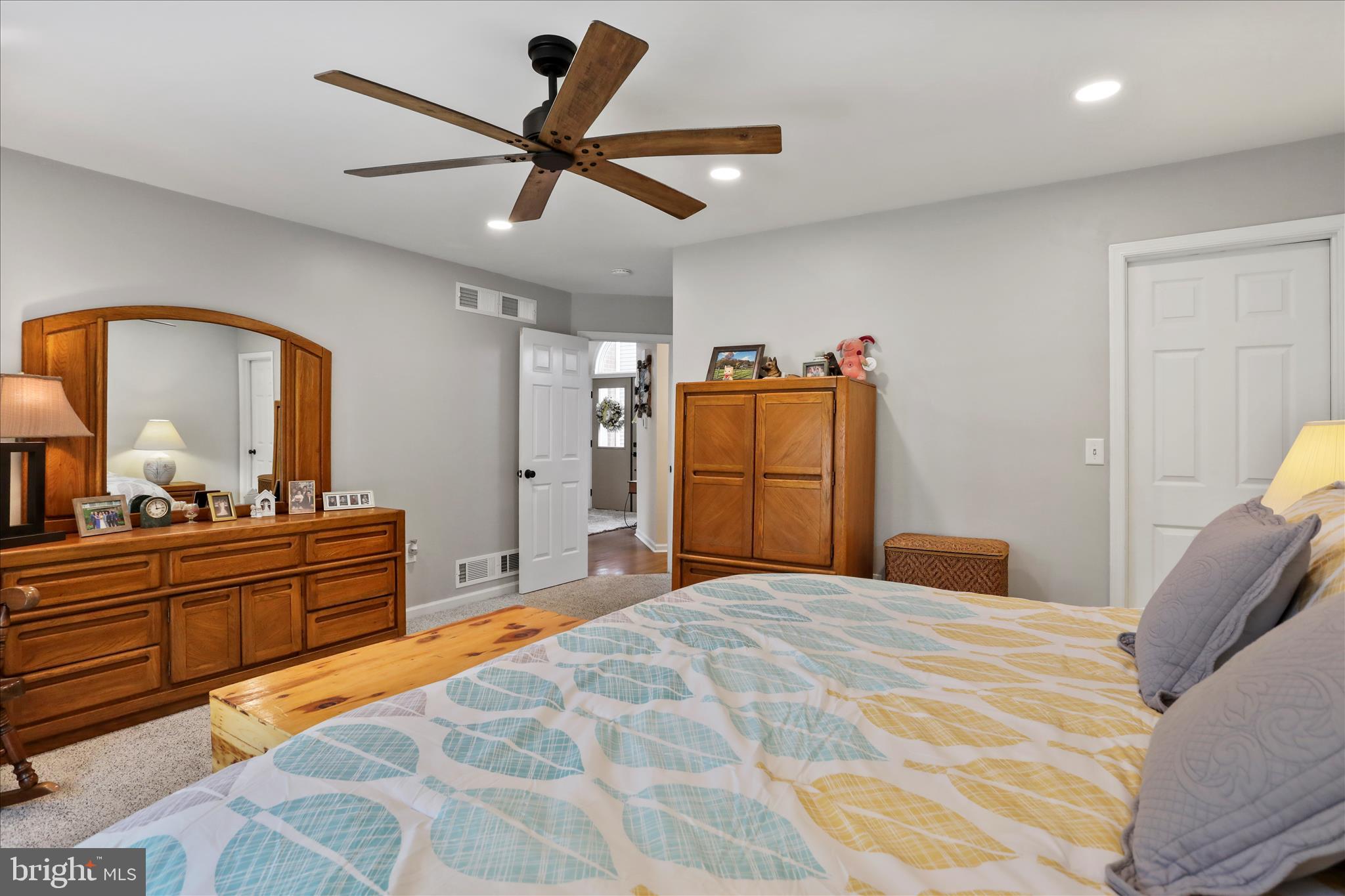 PENN NATIONAL ESTATES - Residential