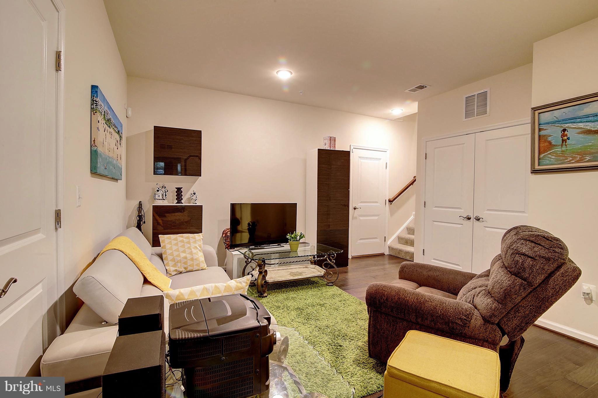 WILLIAM SQUARE - Residential Lease