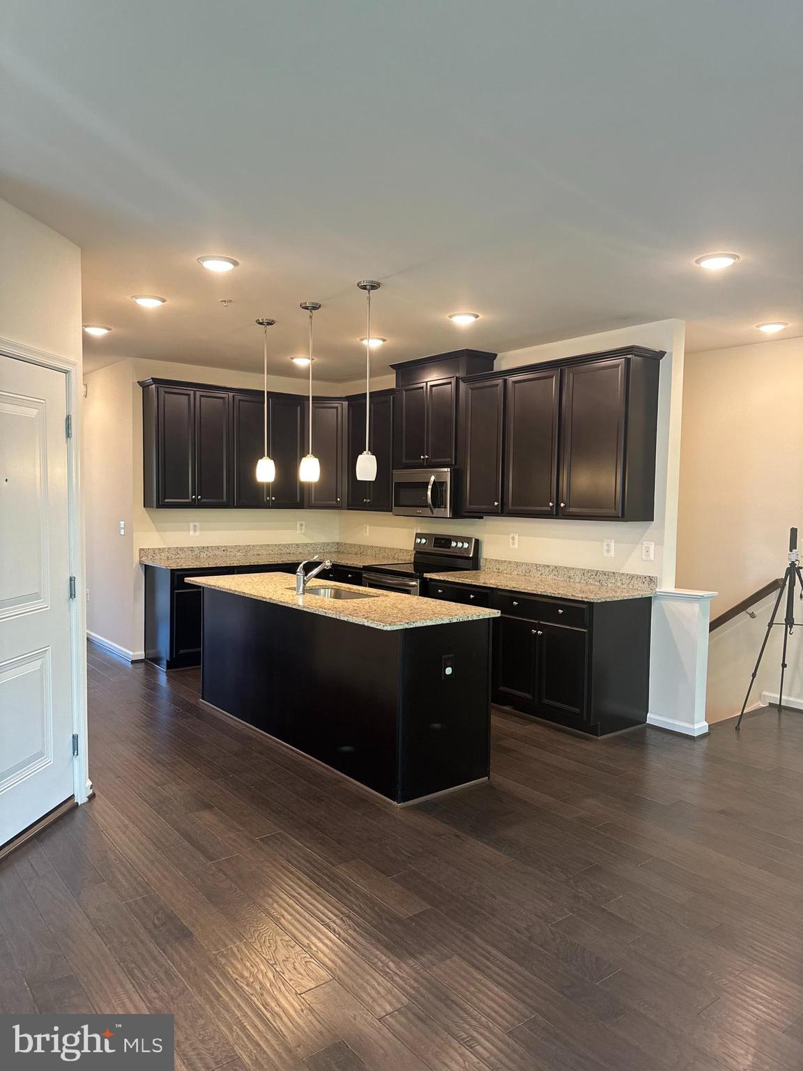 WILLIAM SQUARE - Residential Lease