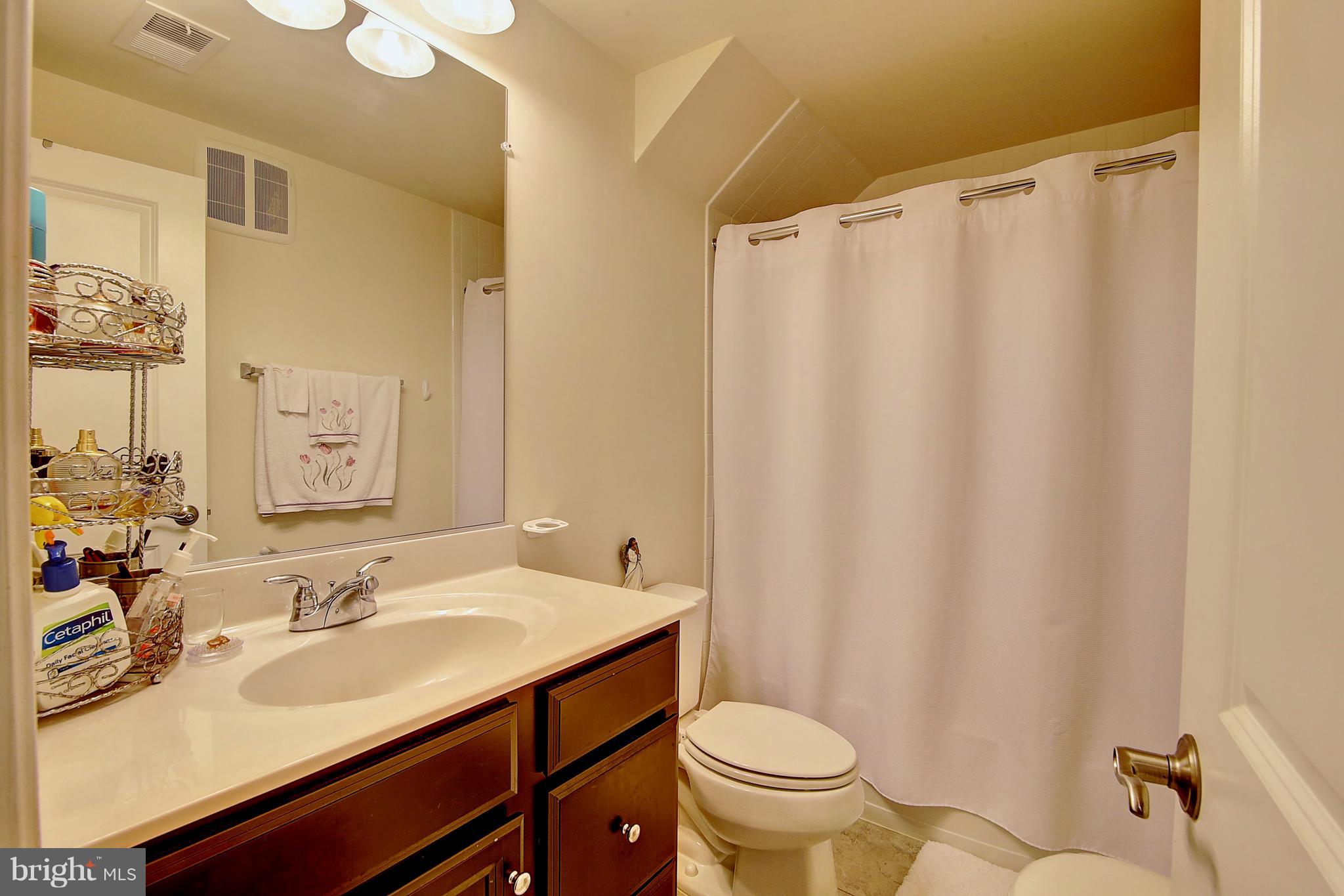 WILLIAM SQUARE - Residential Lease