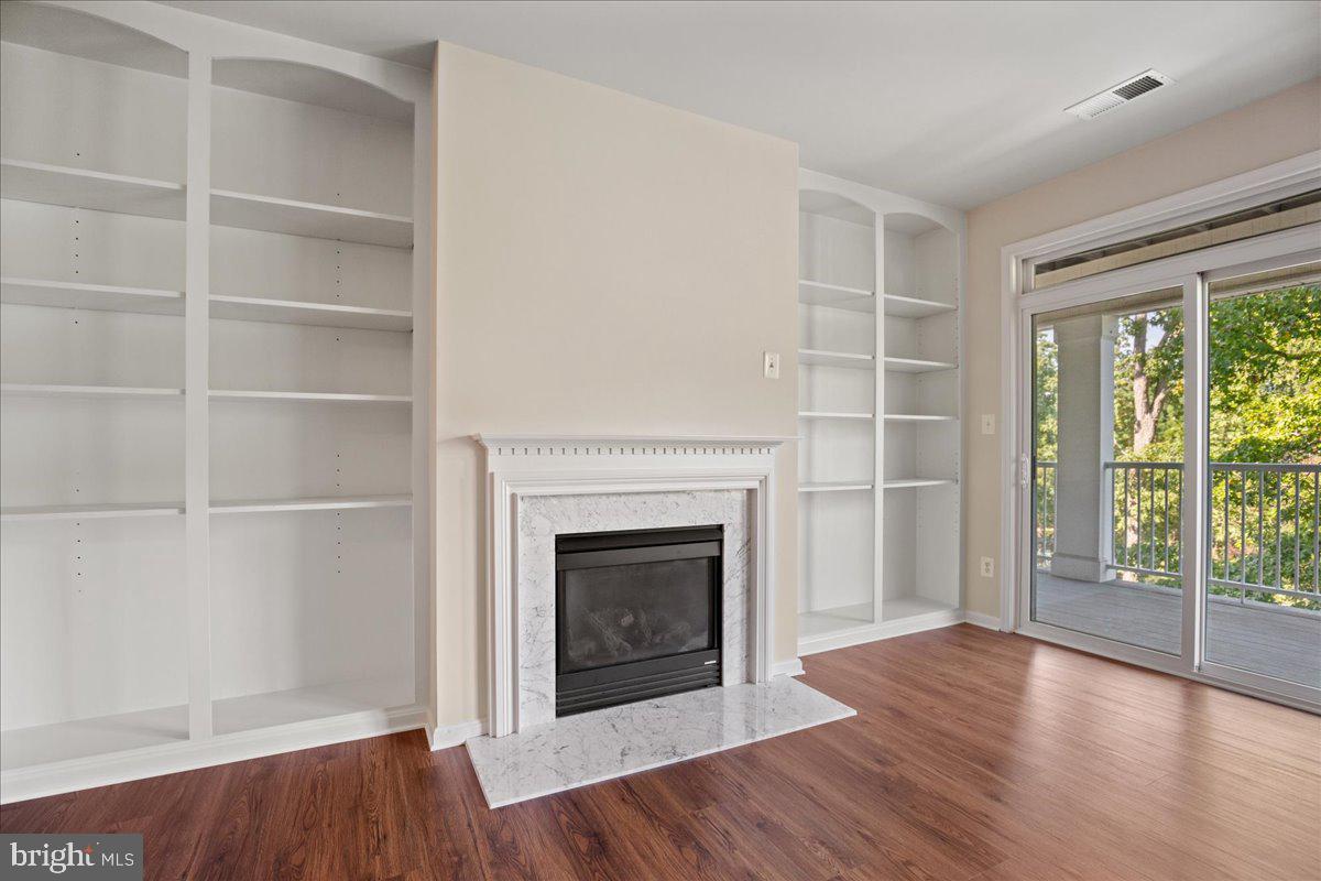 OYSTER BAY CONDOMINIUMS - Residential