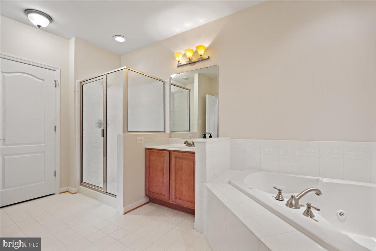 OYSTER BAY CONDOMINIUMS - Residential