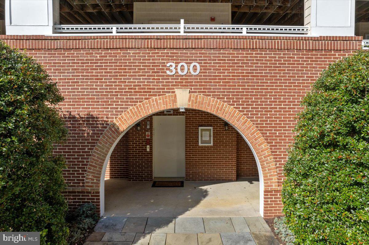 322 OYSTER BAY PLACE 303