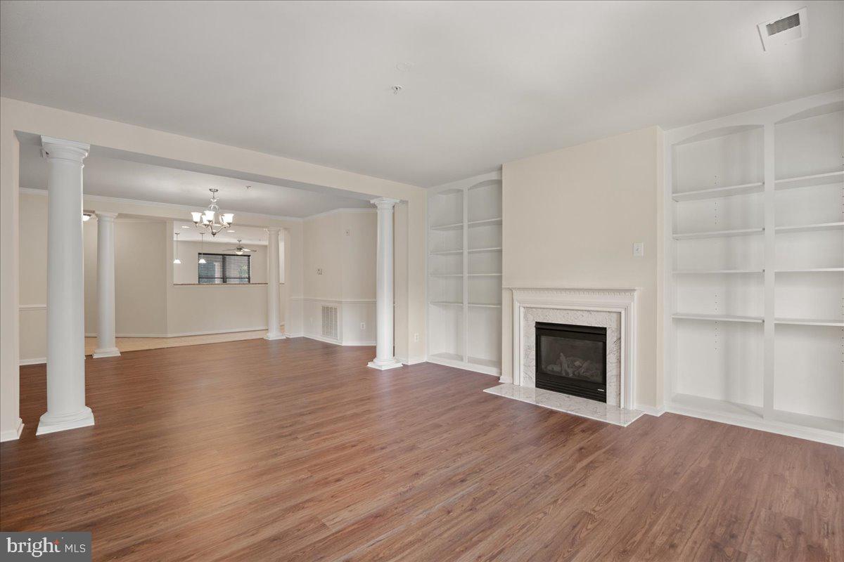 OYSTER BAY CONDOMINIUMS - Residential