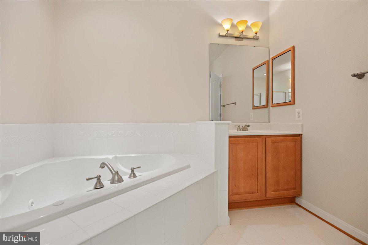 OYSTER BAY CONDOMINIUMS - Residential