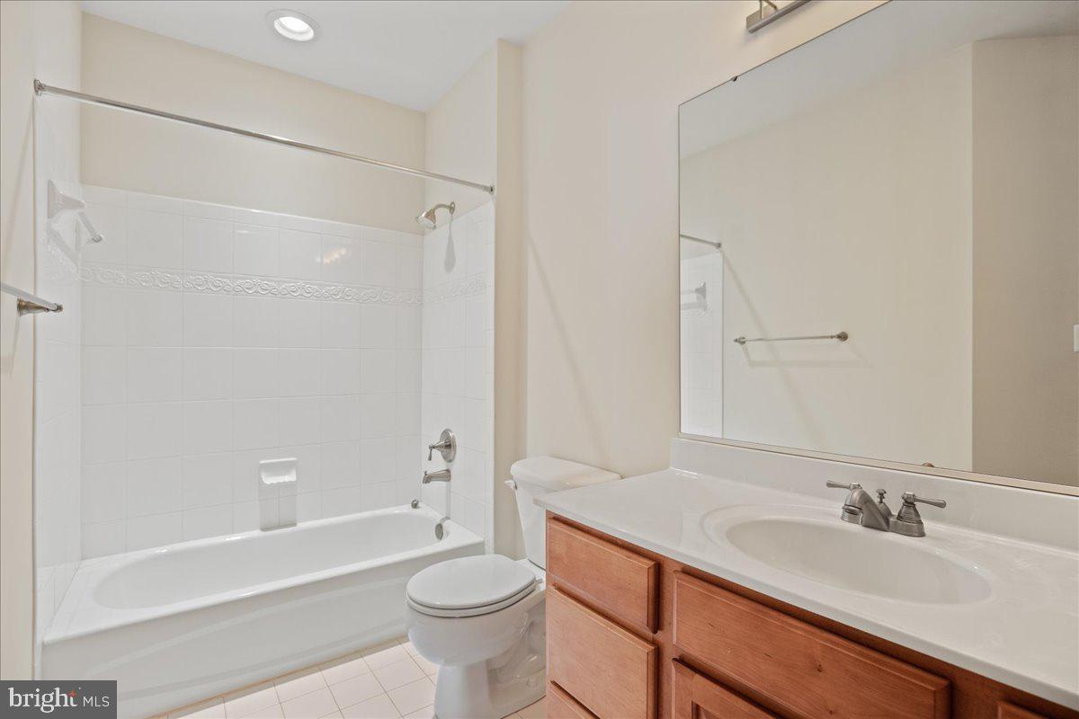 OYSTER BAY CONDOMINIUMS - Residential