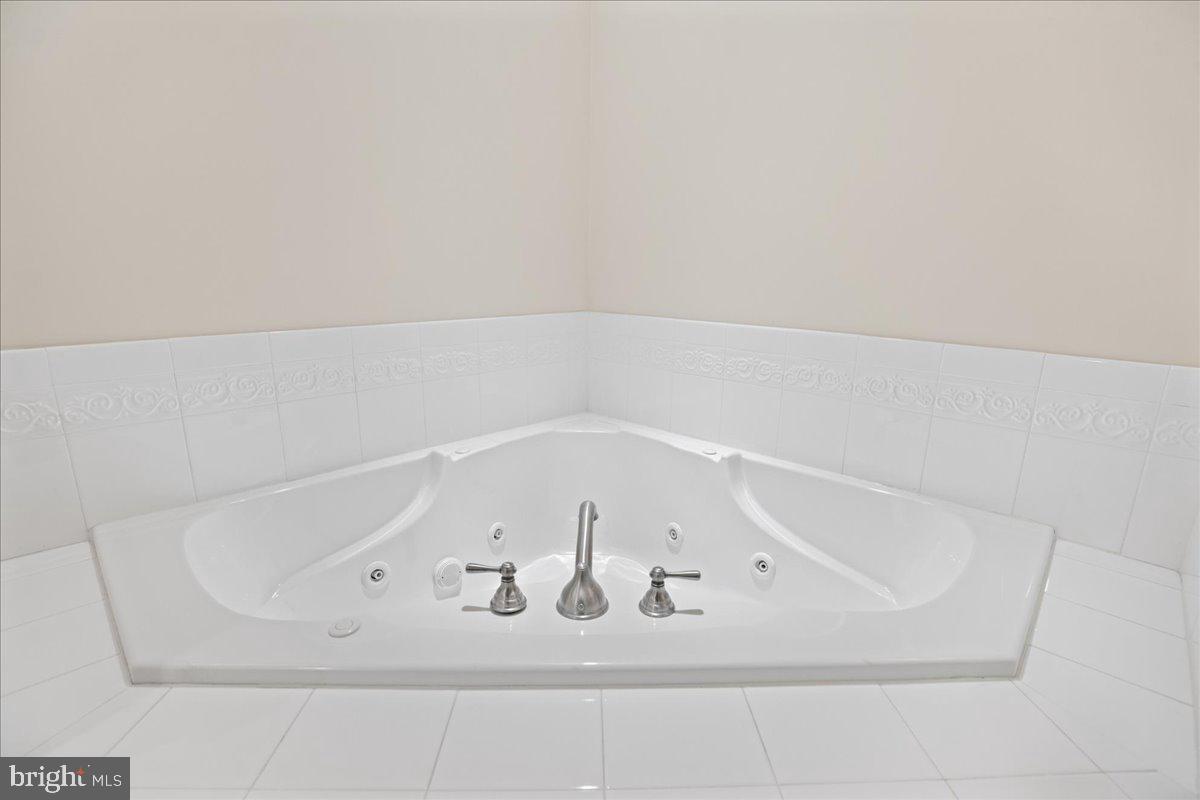 OYSTER BAY CONDOMINIUMS - Residential