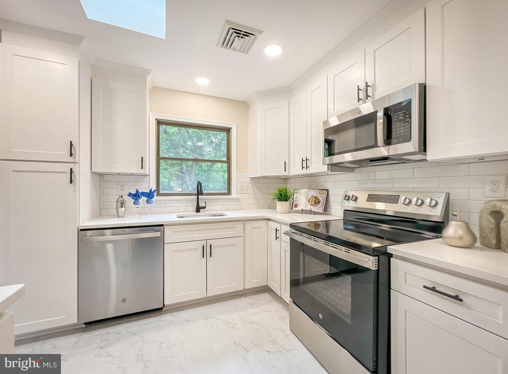 BRIGHTON MANOR - Residential