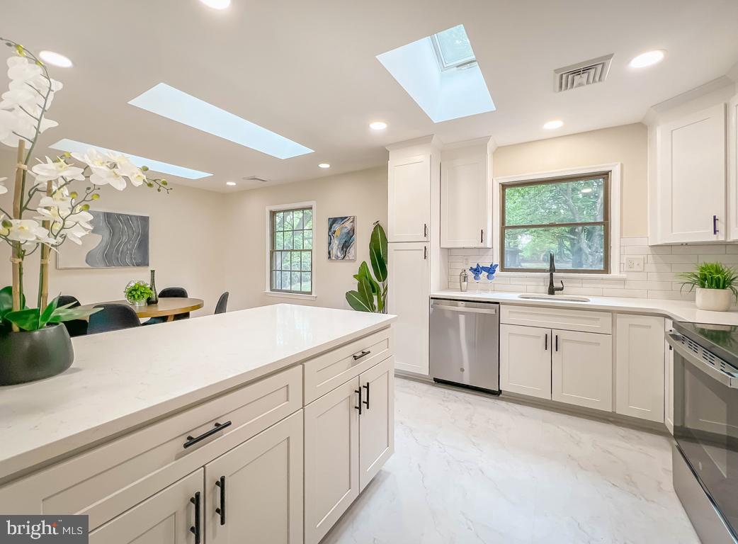 BRIGHTON MANOR - Residential