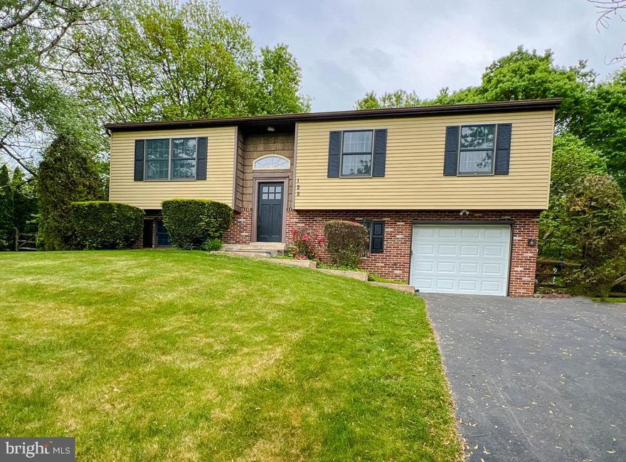 Welcome to 122 Columbia Drive located in the desirable East Fallowfield Township. This beautifully renovated home is ready for you to call home. This home boasts new luxury vinyl plank flooring, luxury vinyl tile, carpet, fresh paint, renovated bathrooms, and a new kitchen with stainless-steel appliances. Step inside and you will notice the abundance of natural lighting with large windows in the living room and skylights in the kitchen and dining area. Also on the main level is the primary bedroom with an en-suite full bathroom, 2 additional bedrooms, and a hall bathroom. The lower level has a large living room or rec room, an additional room with a bar, a half bathroom, and the garage. This home is perfect for outdoor entertaining with a beautiful patio and a large backyard with mature trees for shade. There is also a large shed/workshop for additional storage or work area. This is all located on a quiet cul-de-sac street, yet close to the major routes for commuting, shopping, and dining out. Don’t miss out on this stunning home, make sure to schedule your showing today.