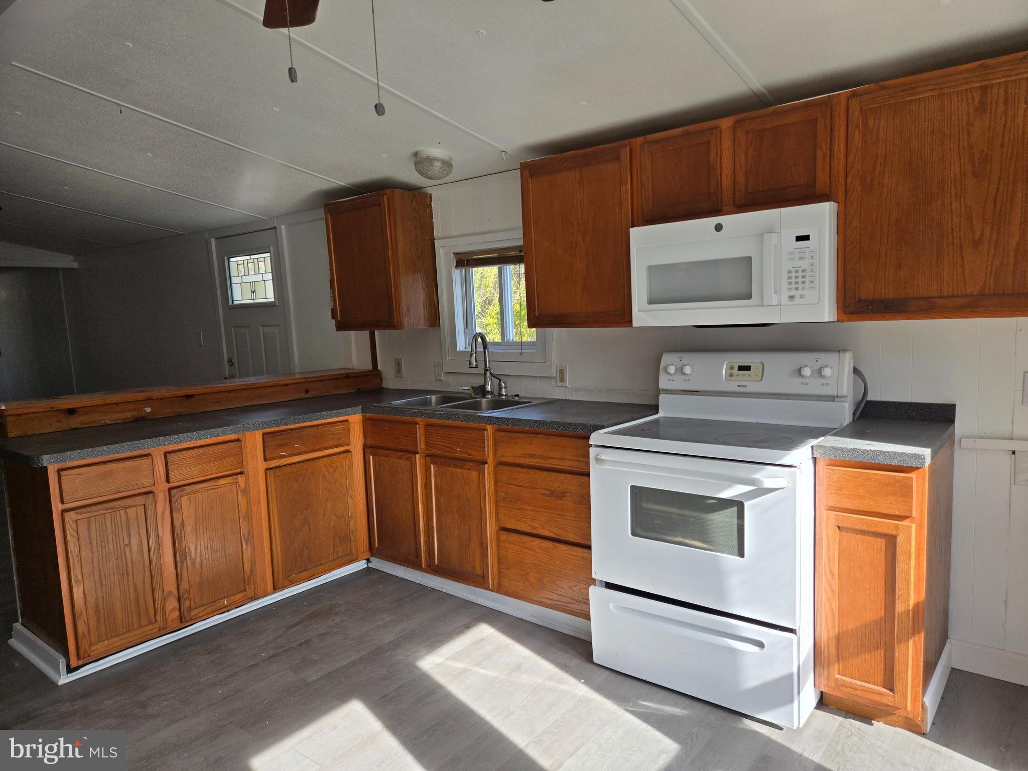 1802 STRAWBERRY AVENUE