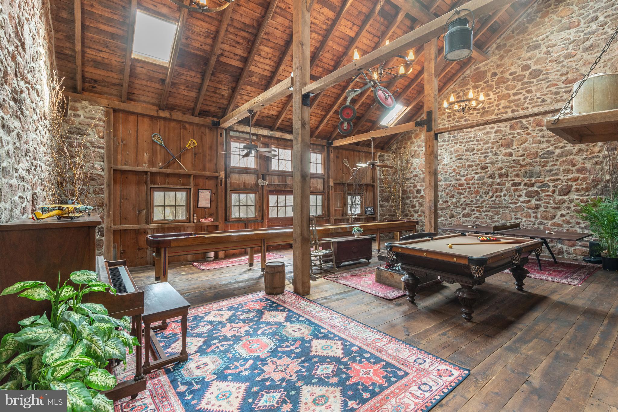 RADNOR HUNT - Residential