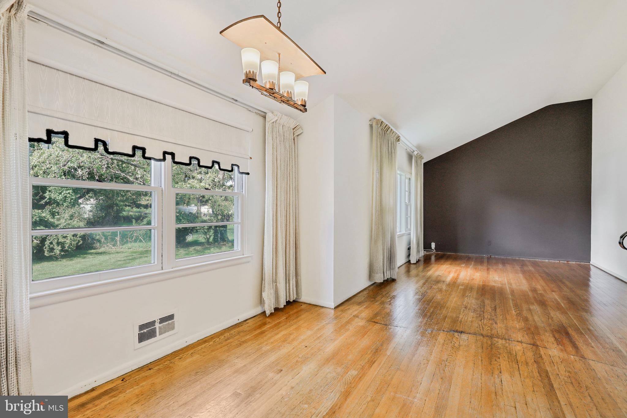 CAMPFIELD GARDENS - Residential