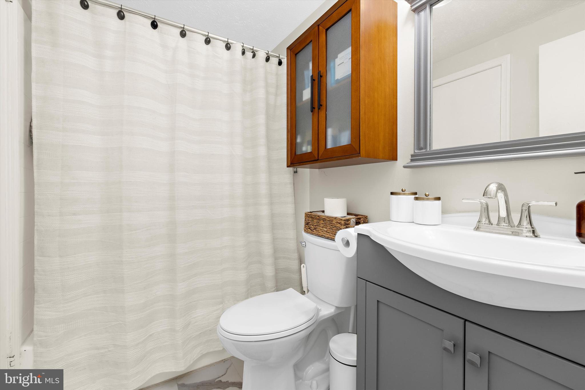 WHISPERING WOODS - Residential