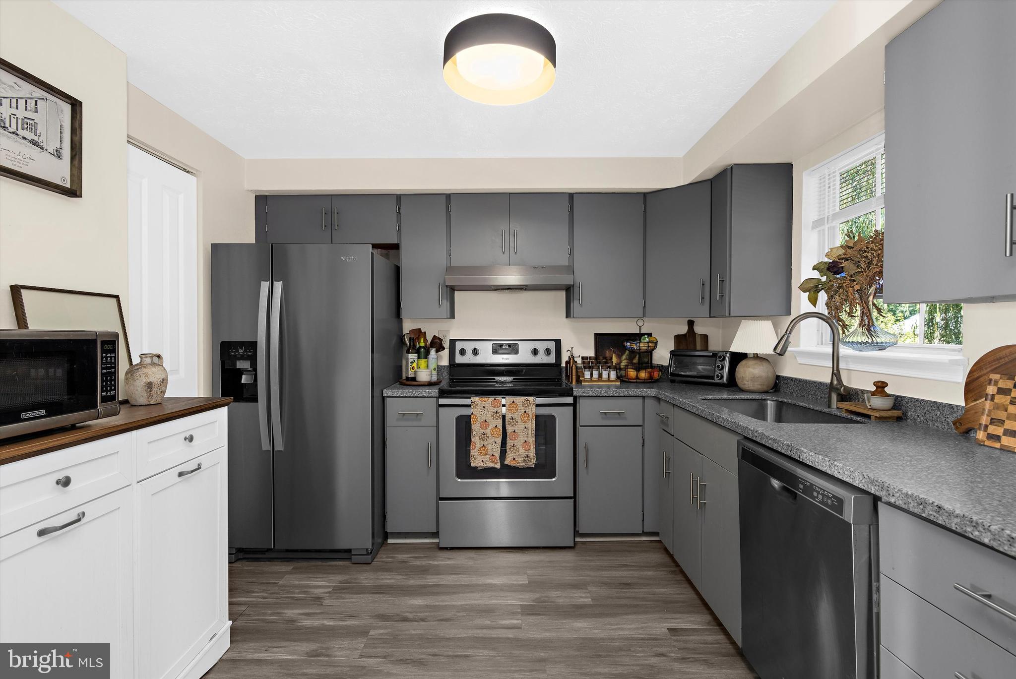 WHISPERING WOODS - Residential