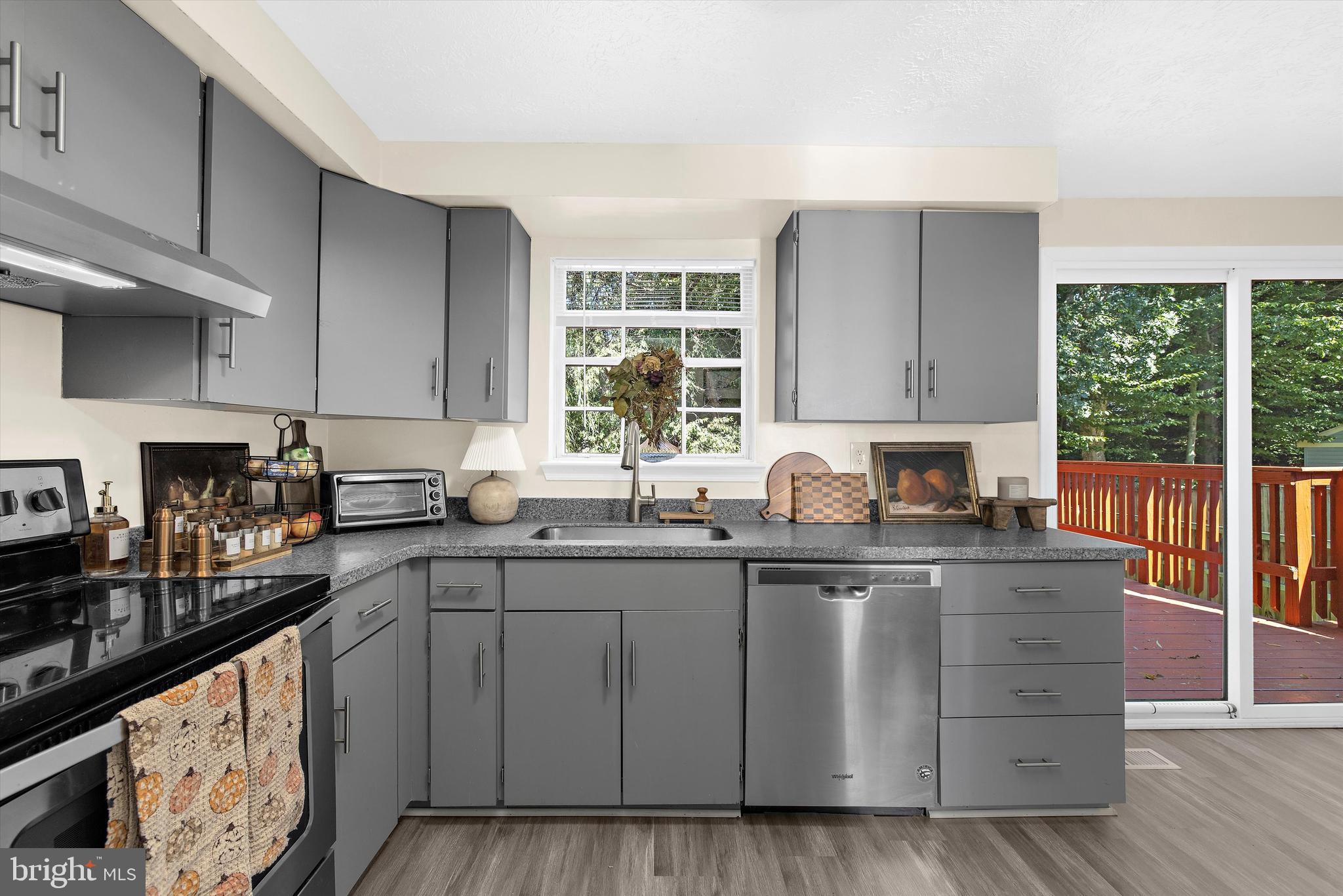 WHISPERING WOODS - Residential