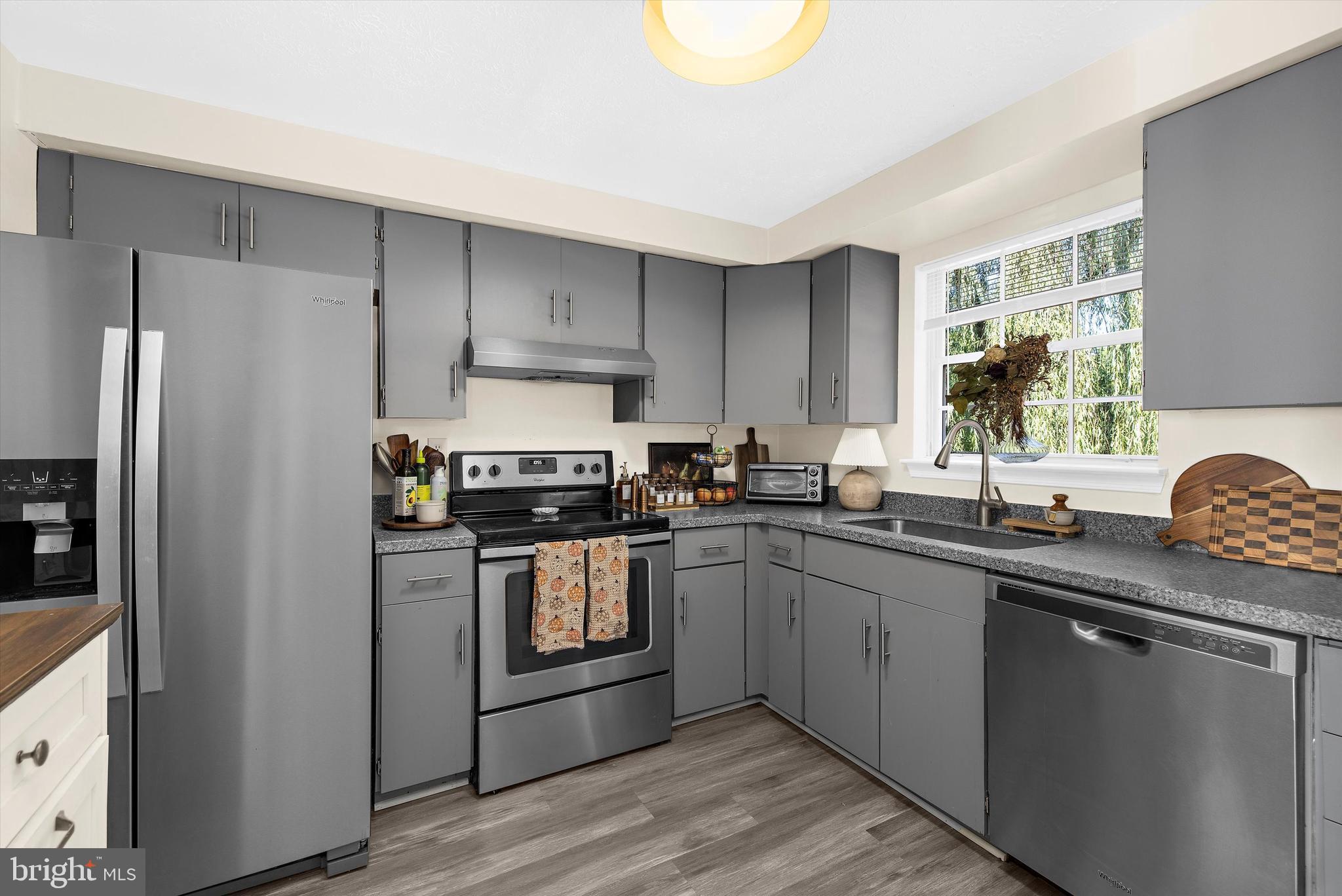 WHISPERING WOODS - Residential