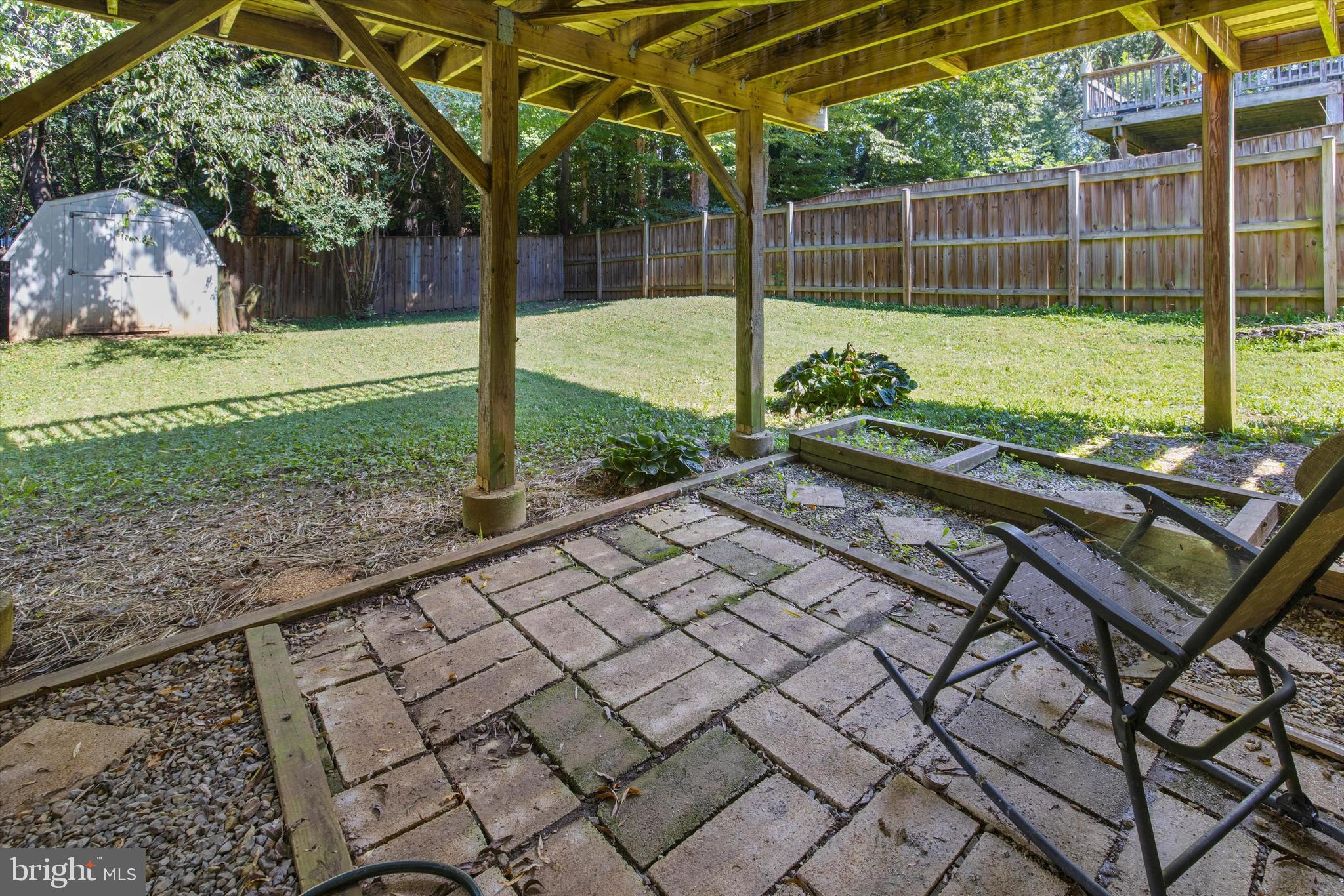 WHISPERING WOODS - Residential