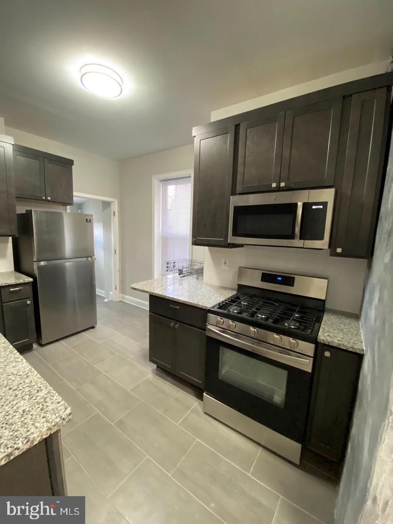 BARCLAY - Residential Lease