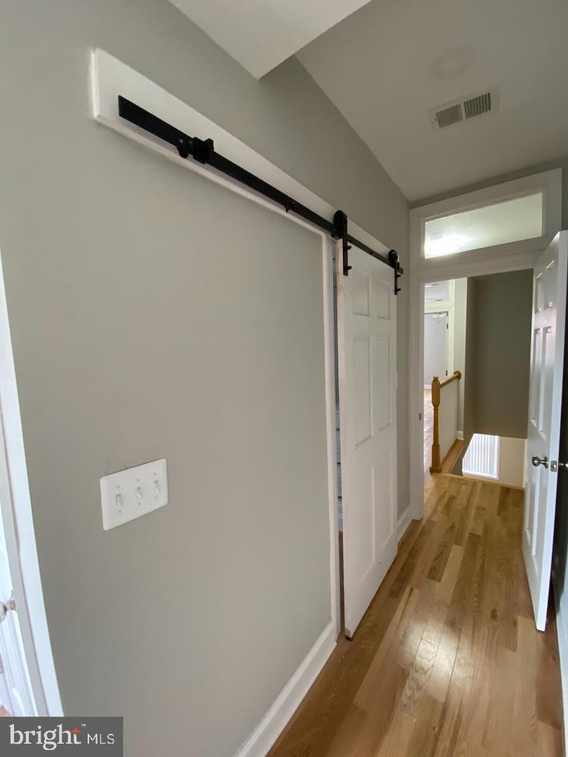 BARCLAY - Residential Lease