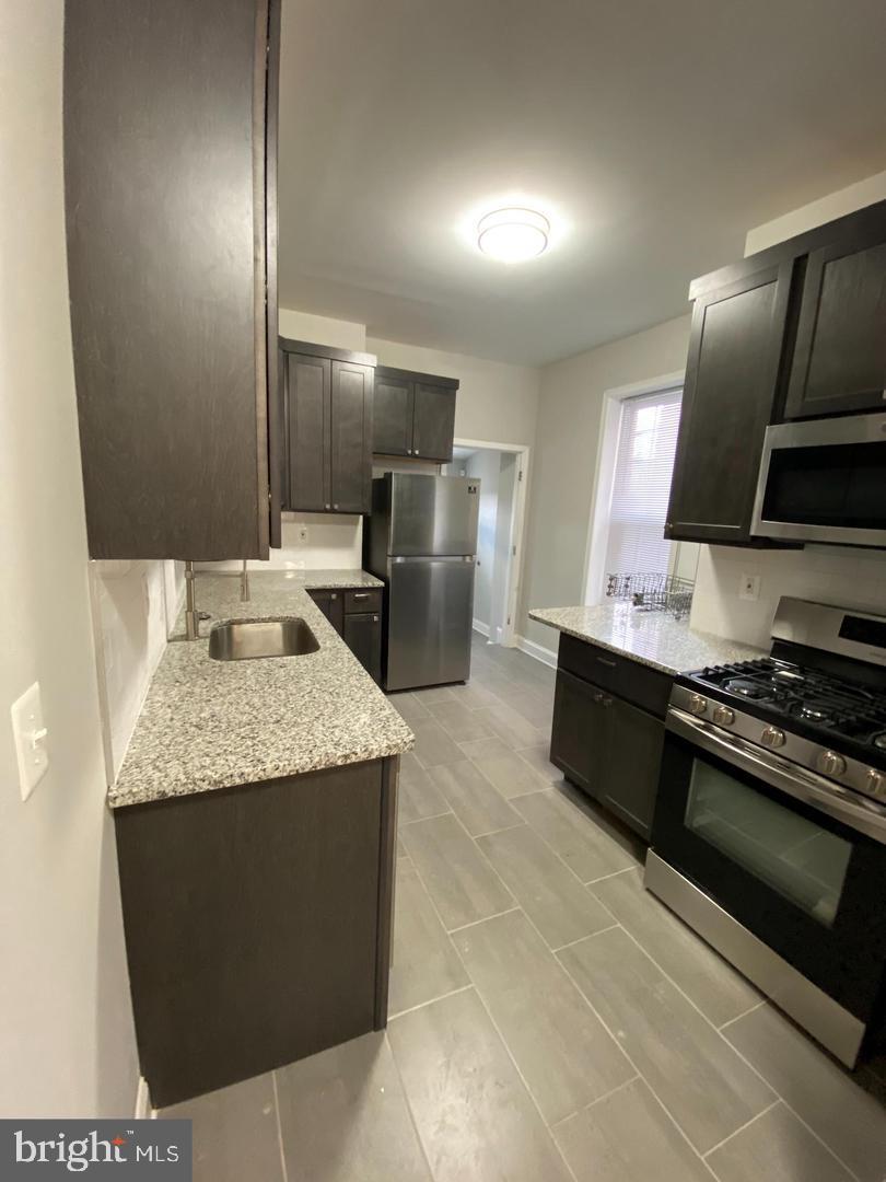 BARCLAY - Residential Lease