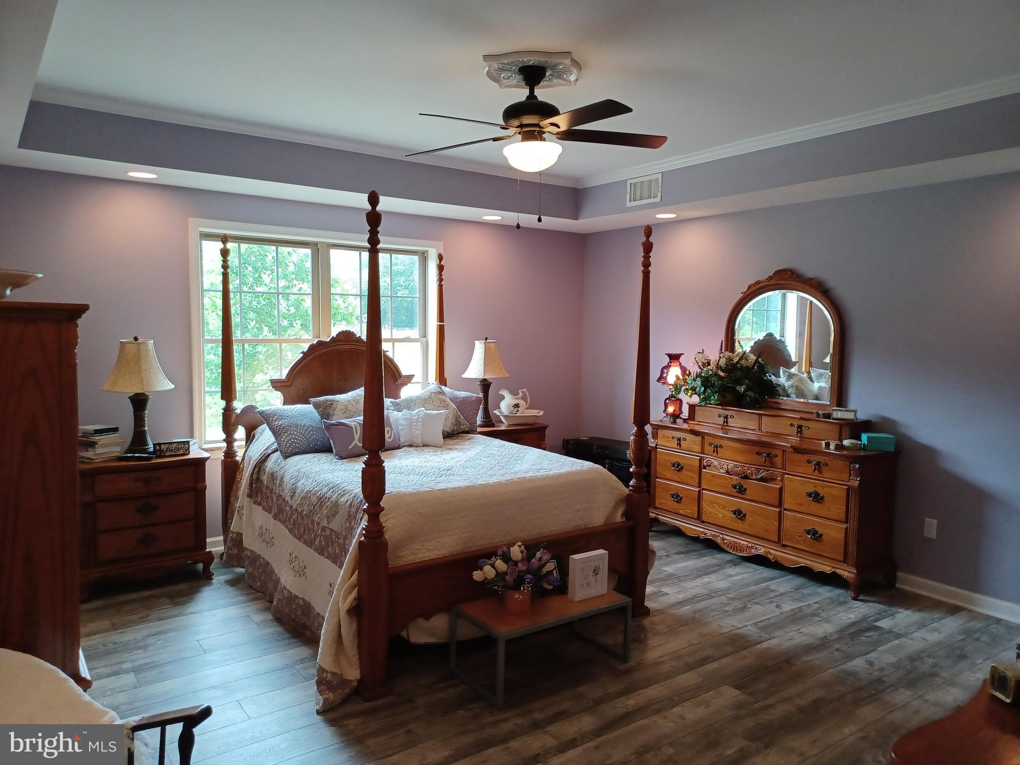 CREEKSIDE MANOR - Residential