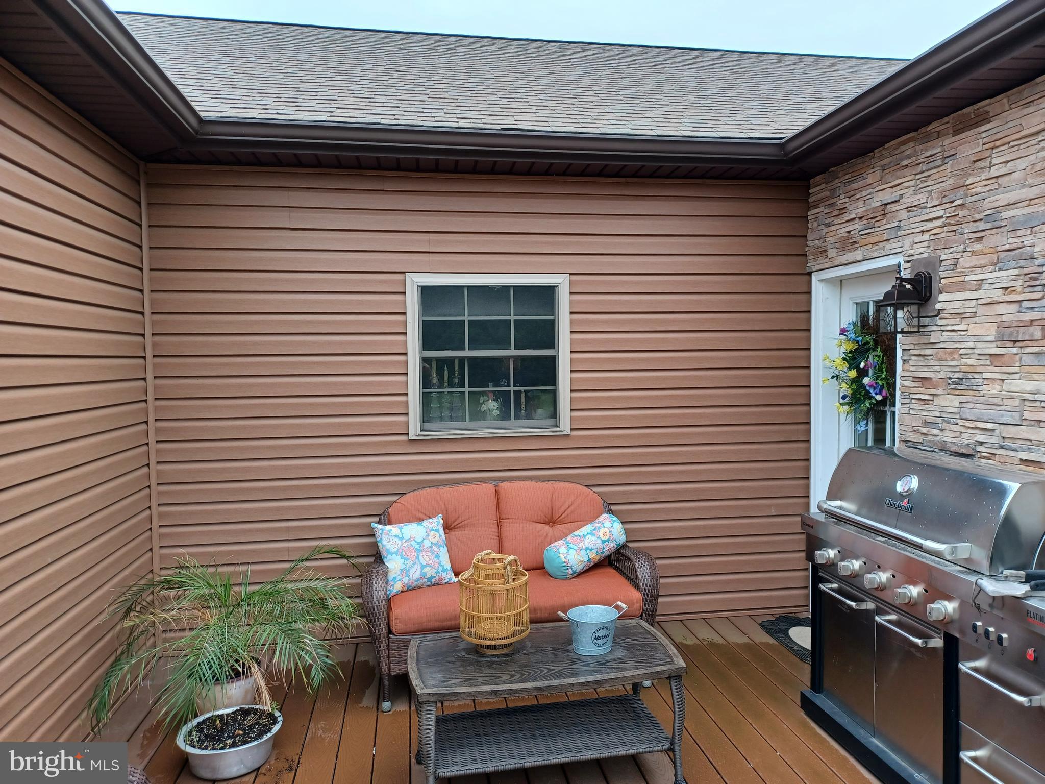 CREEKSIDE MANOR - Residential