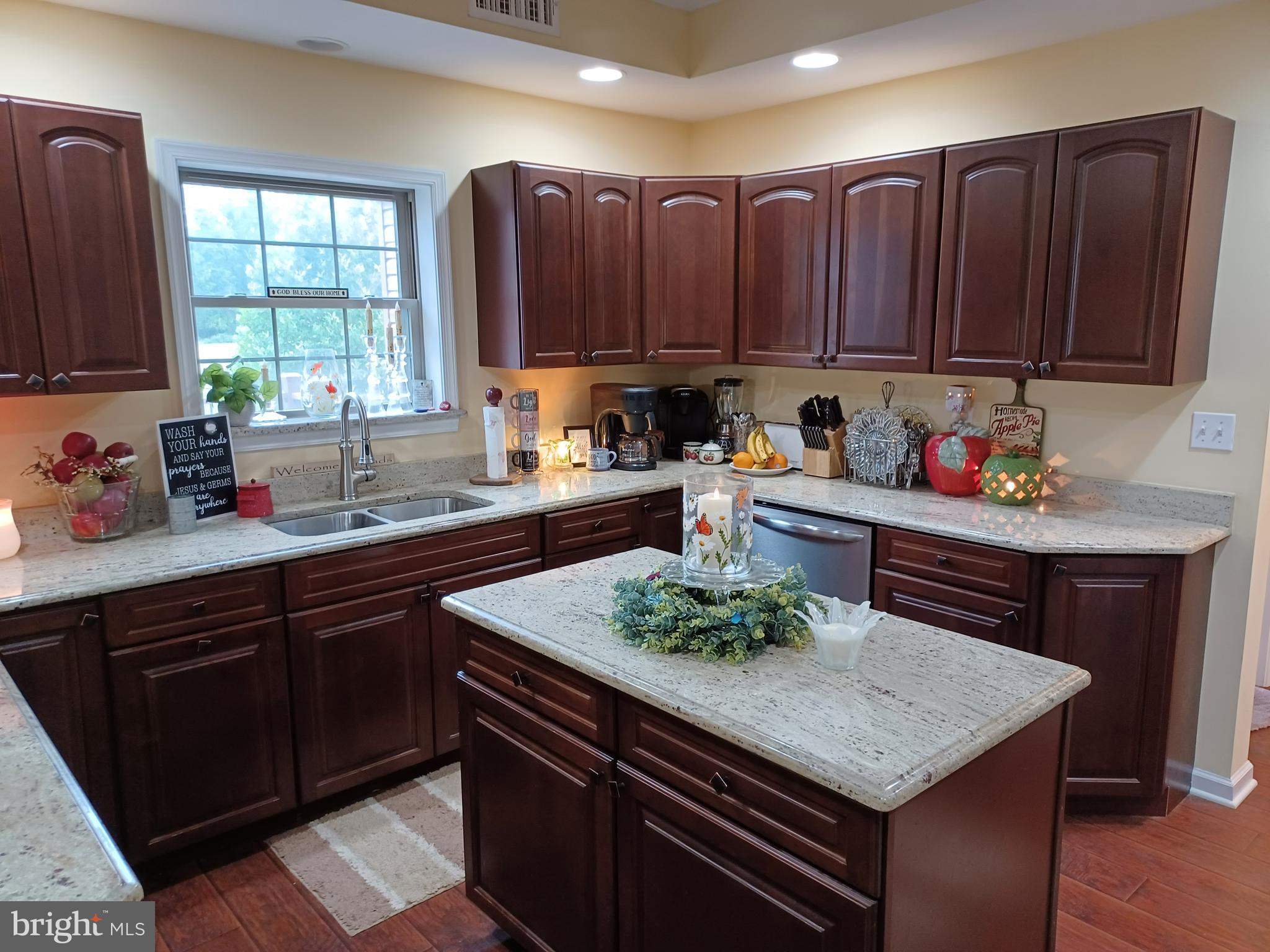 CREEKSIDE MANOR - Residential