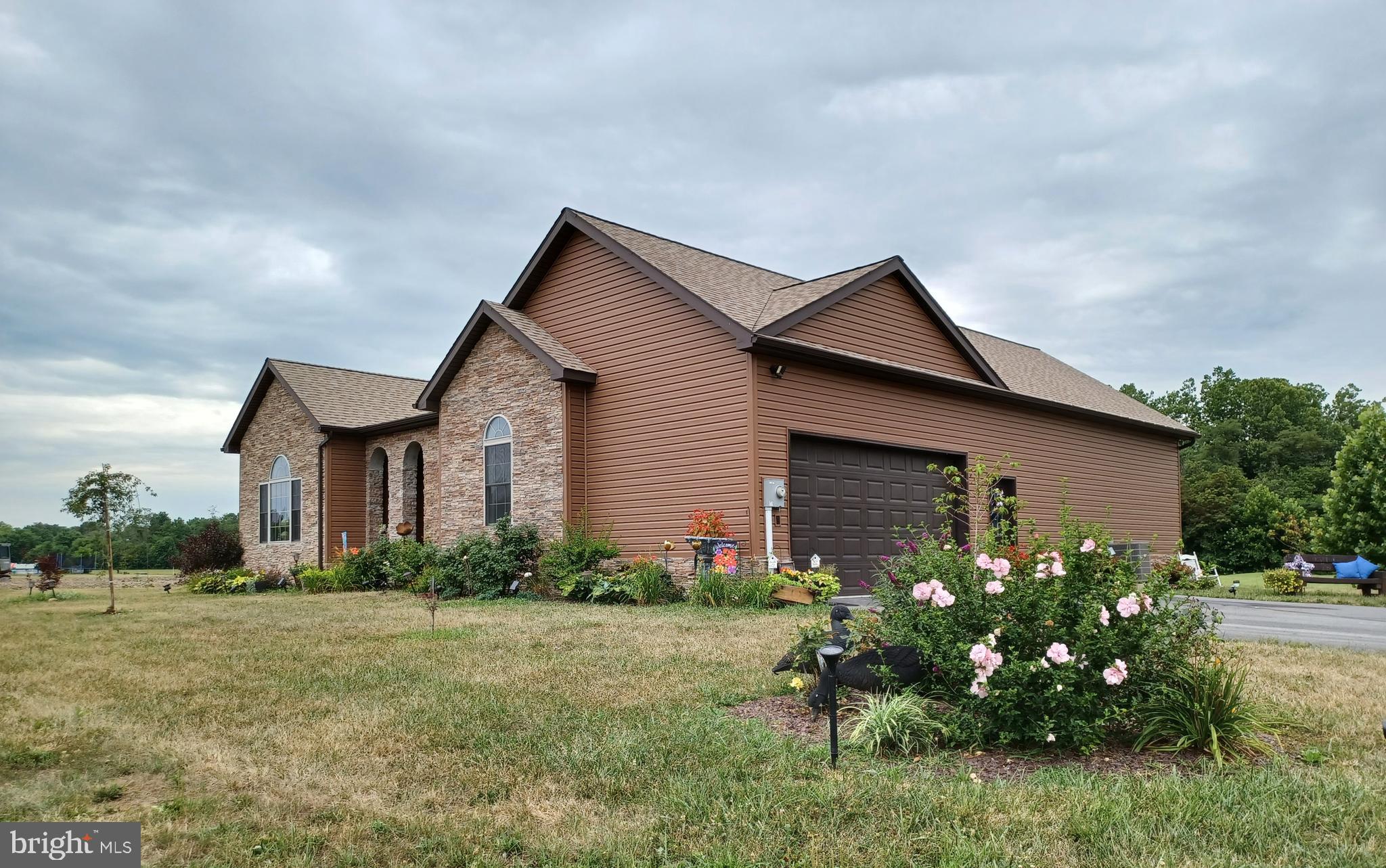 CREEKSIDE MANOR - Residential