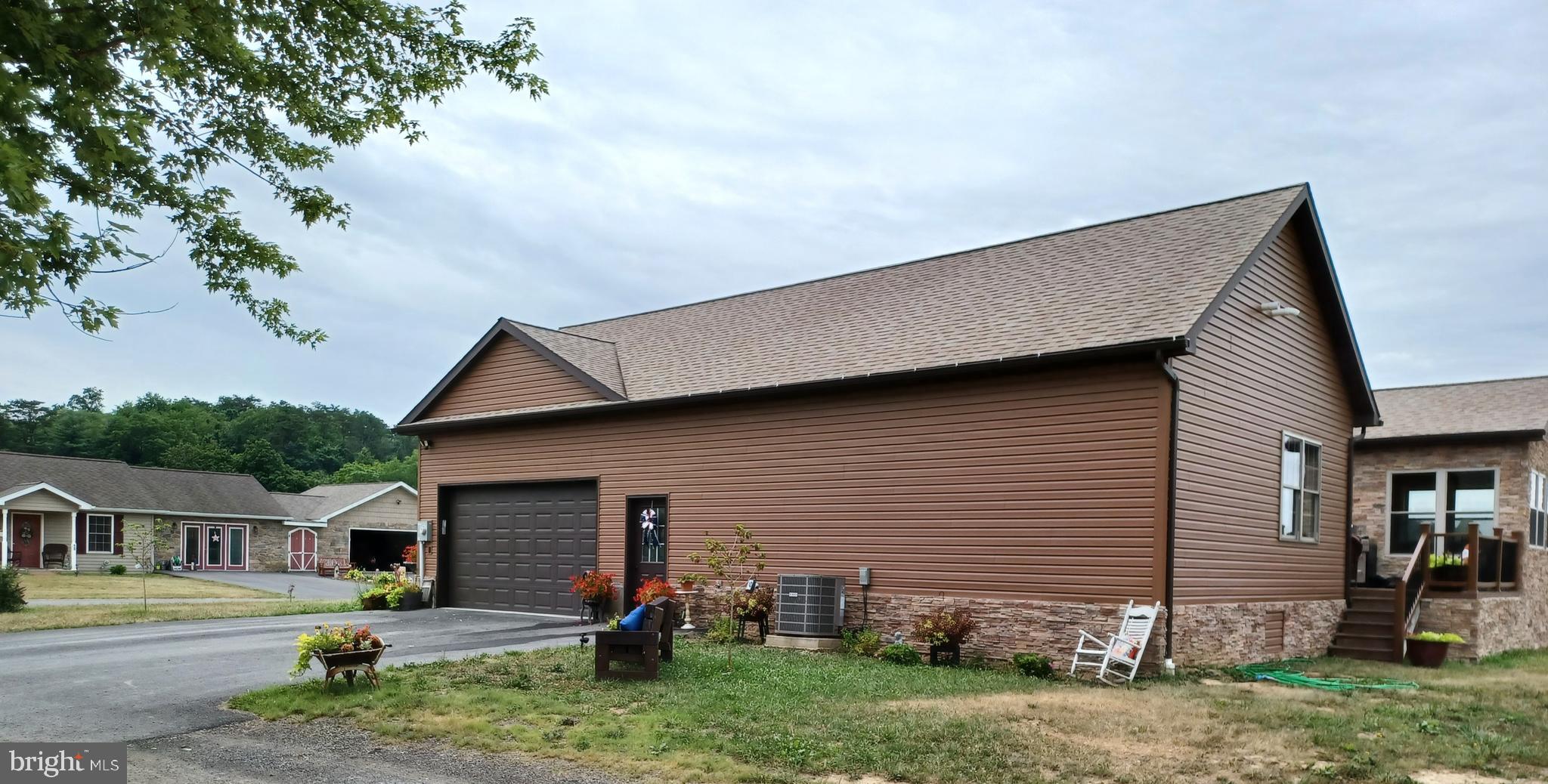 CREEKSIDE MANOR - Residential