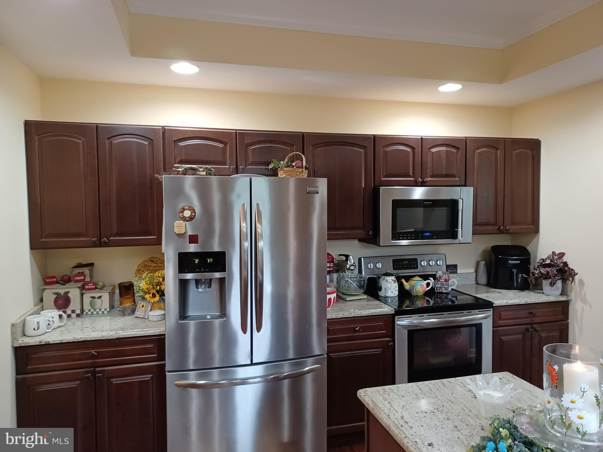 CREEKSIDE MANOR - Residential