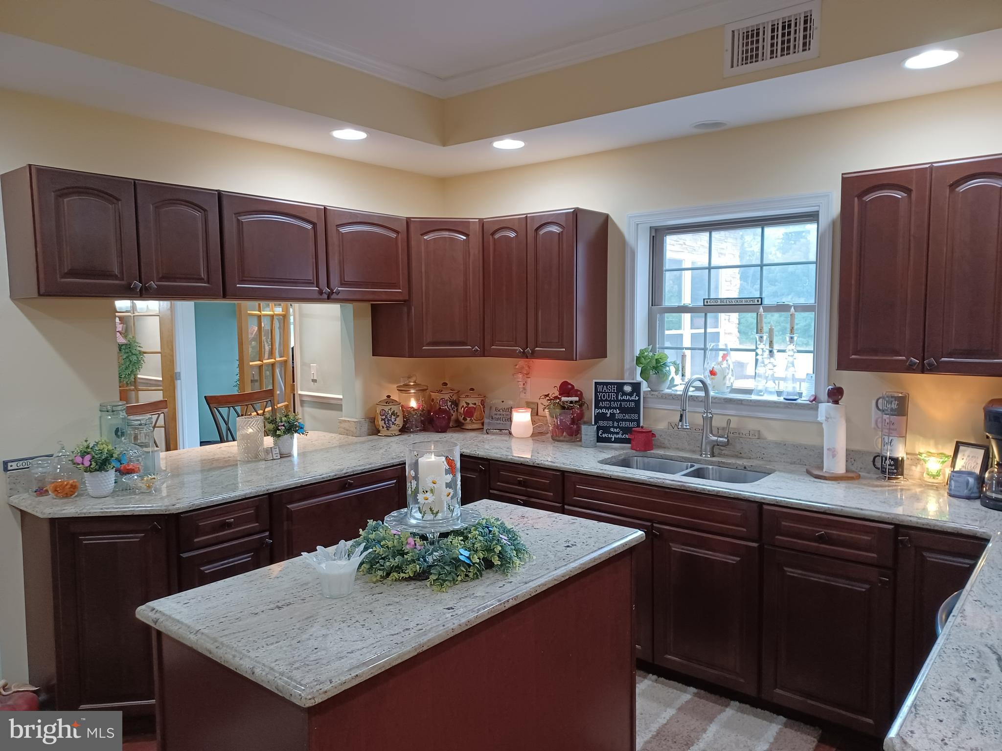 CREEKSIDE MANOR - Residential