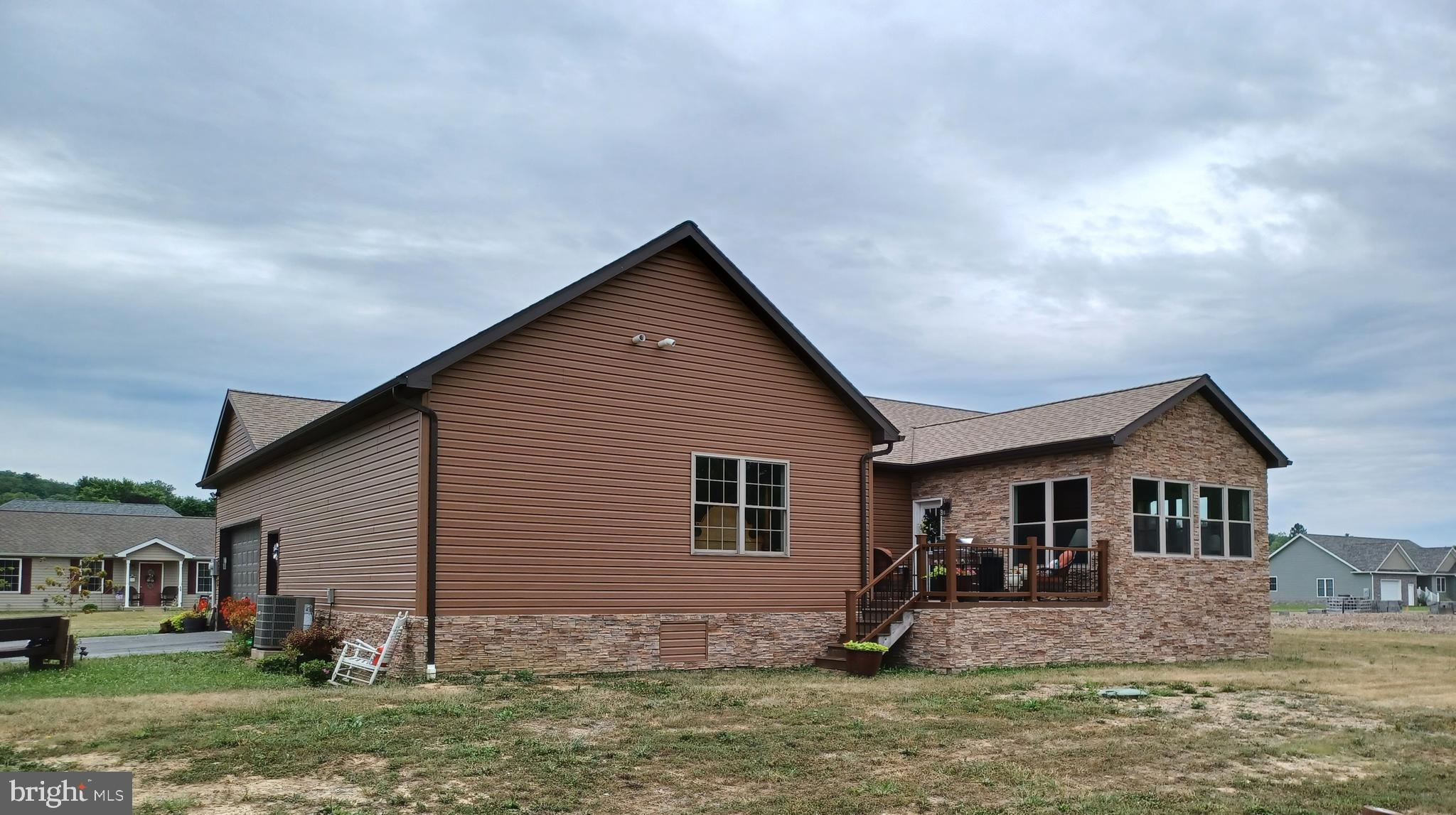 CREEKSIDE MANOR - Residential