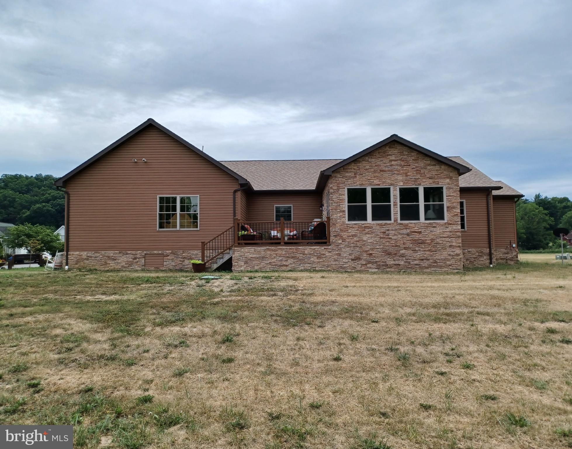 CREEKSIDE MANOR - Residential