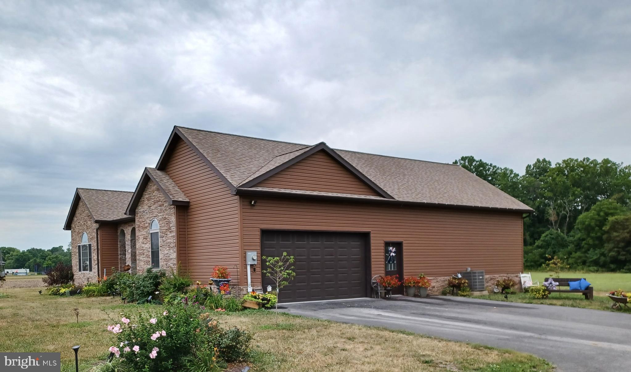 CREEKSIDE MANOR - Residential