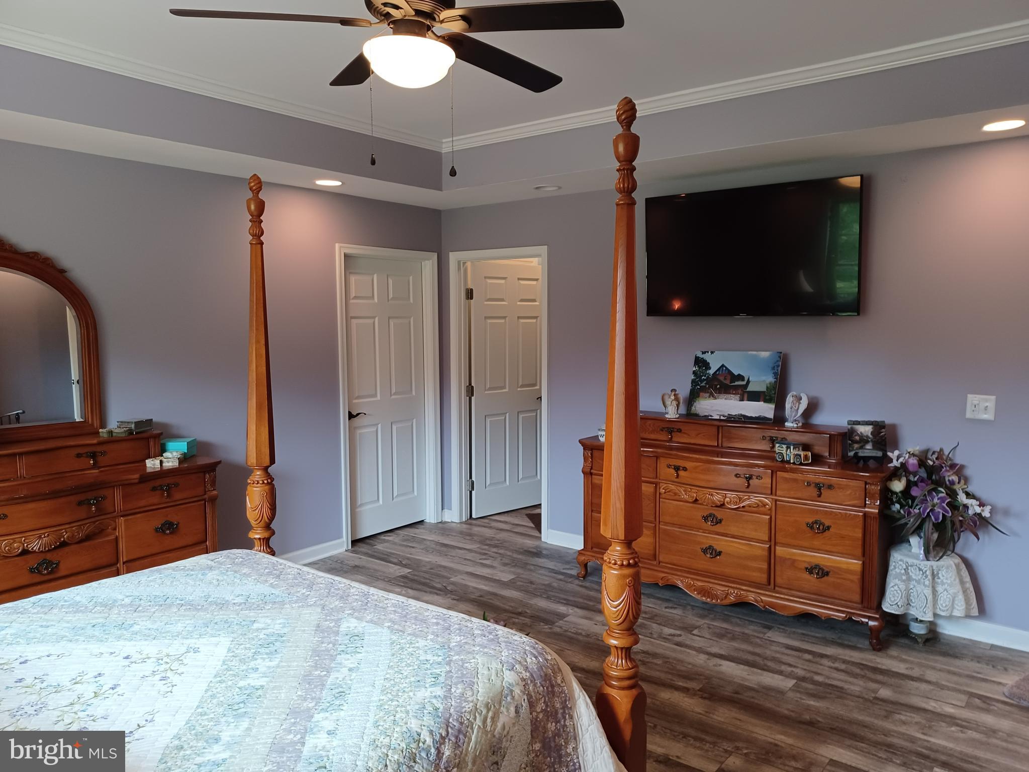 CREEKSIDE MANOR - Residential