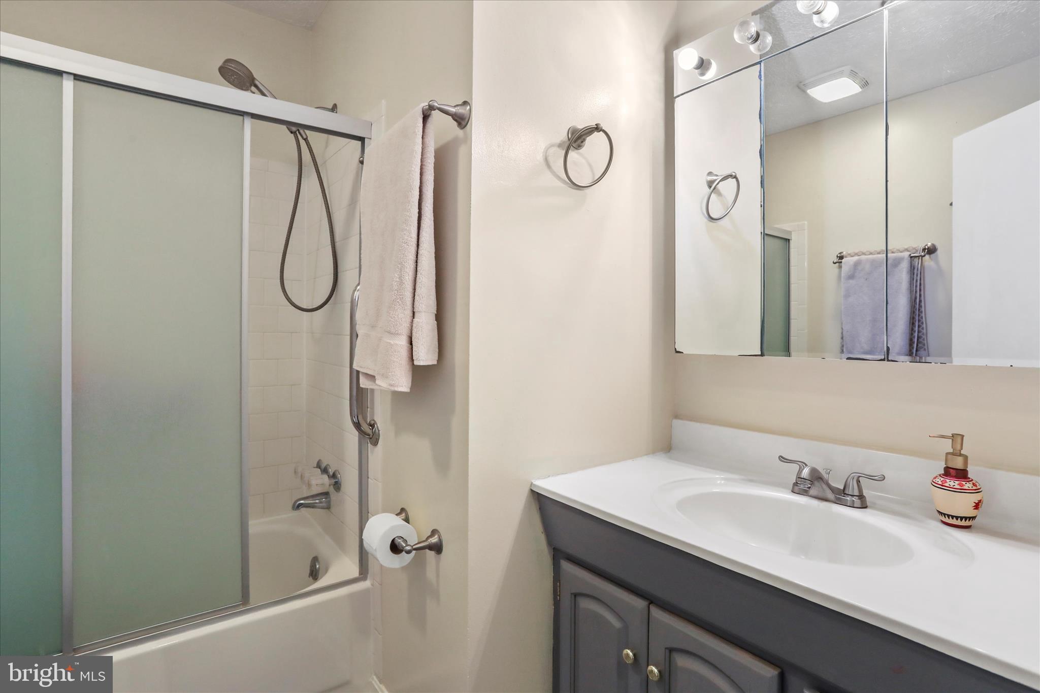 RIDGEFIELD - Residential