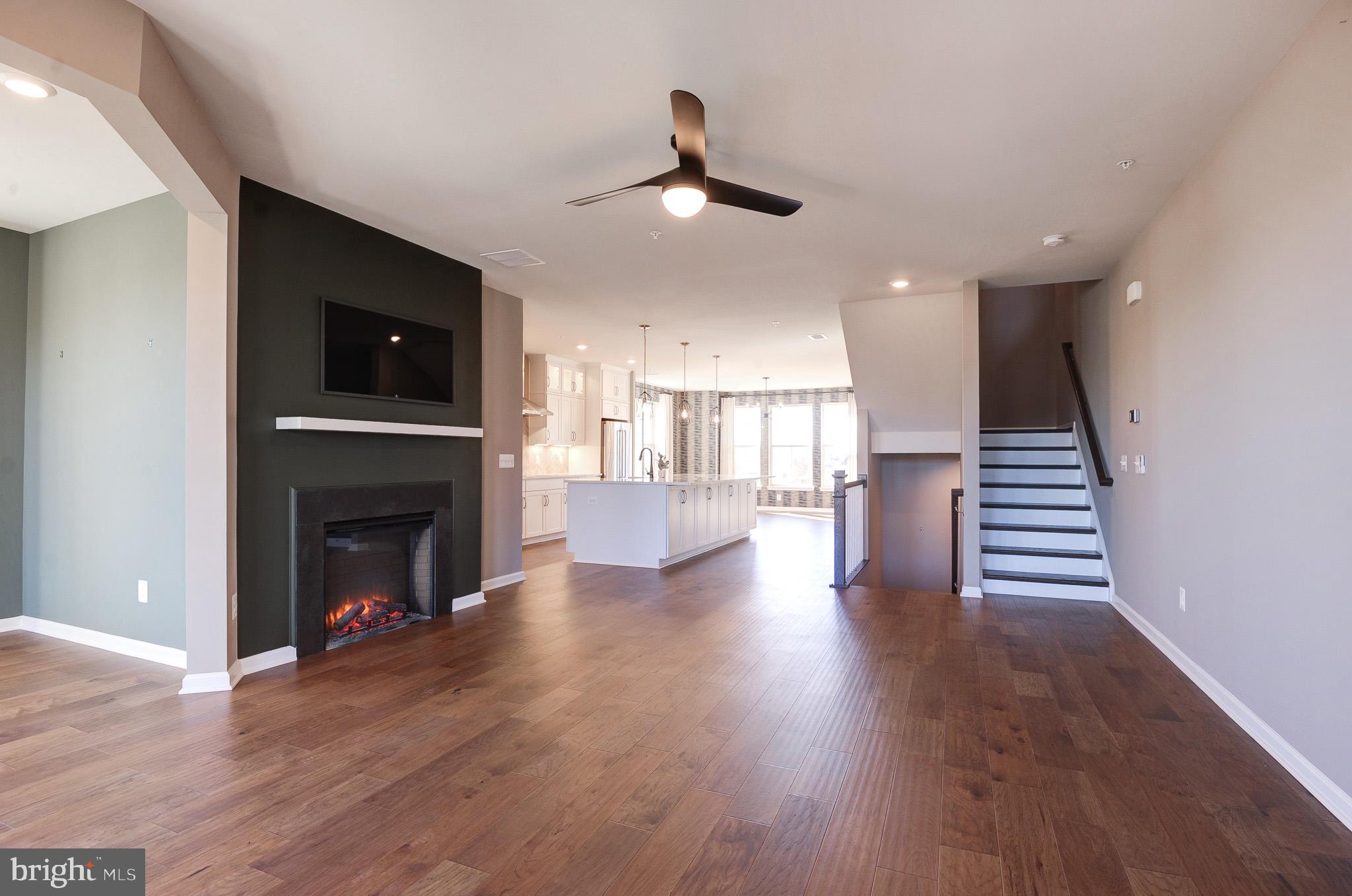 POTOMAC STATION MARKETPLACE - Residential Lease