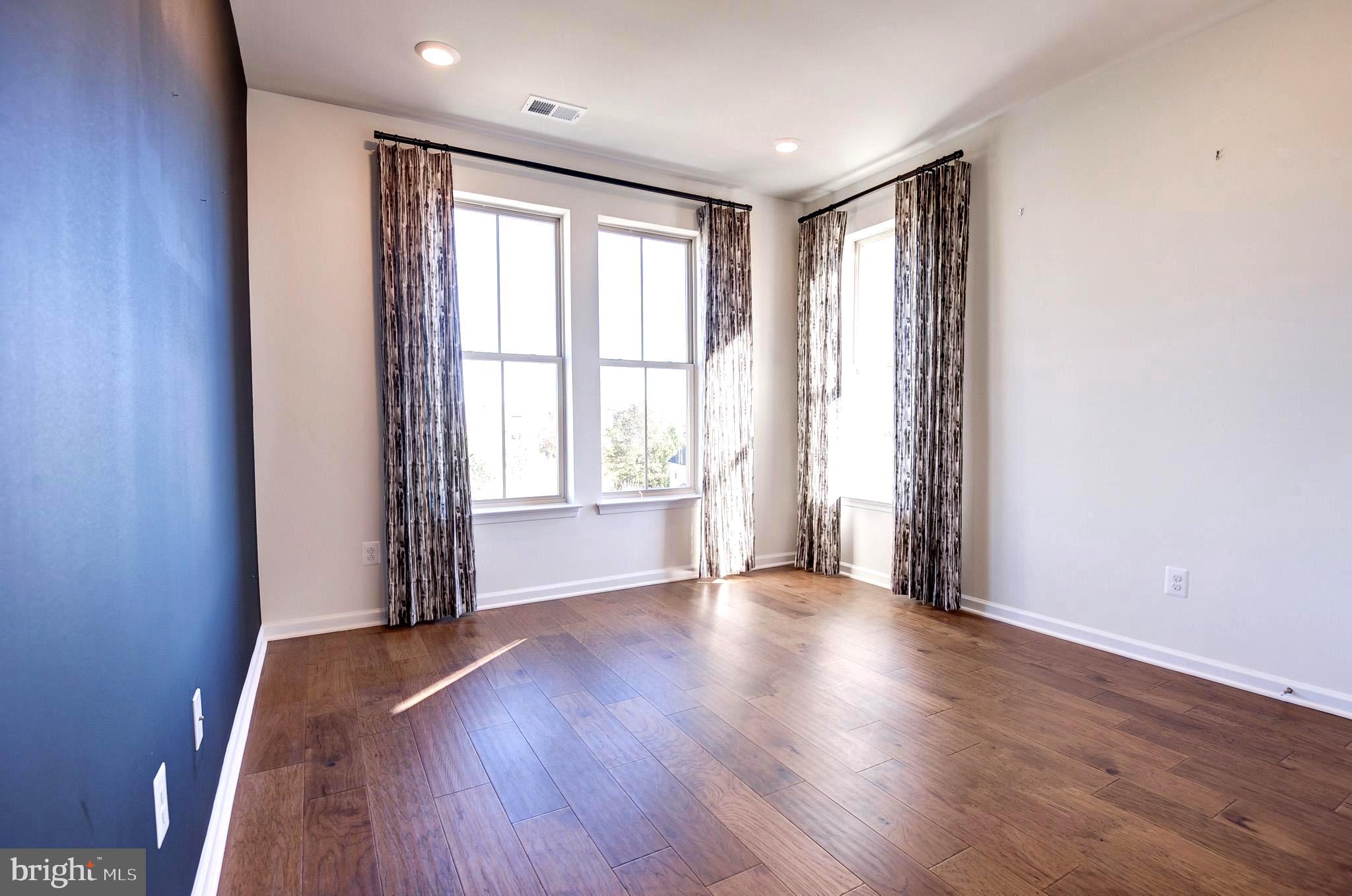 POTOMAC STATION MARKETPLACE - Residential Lease